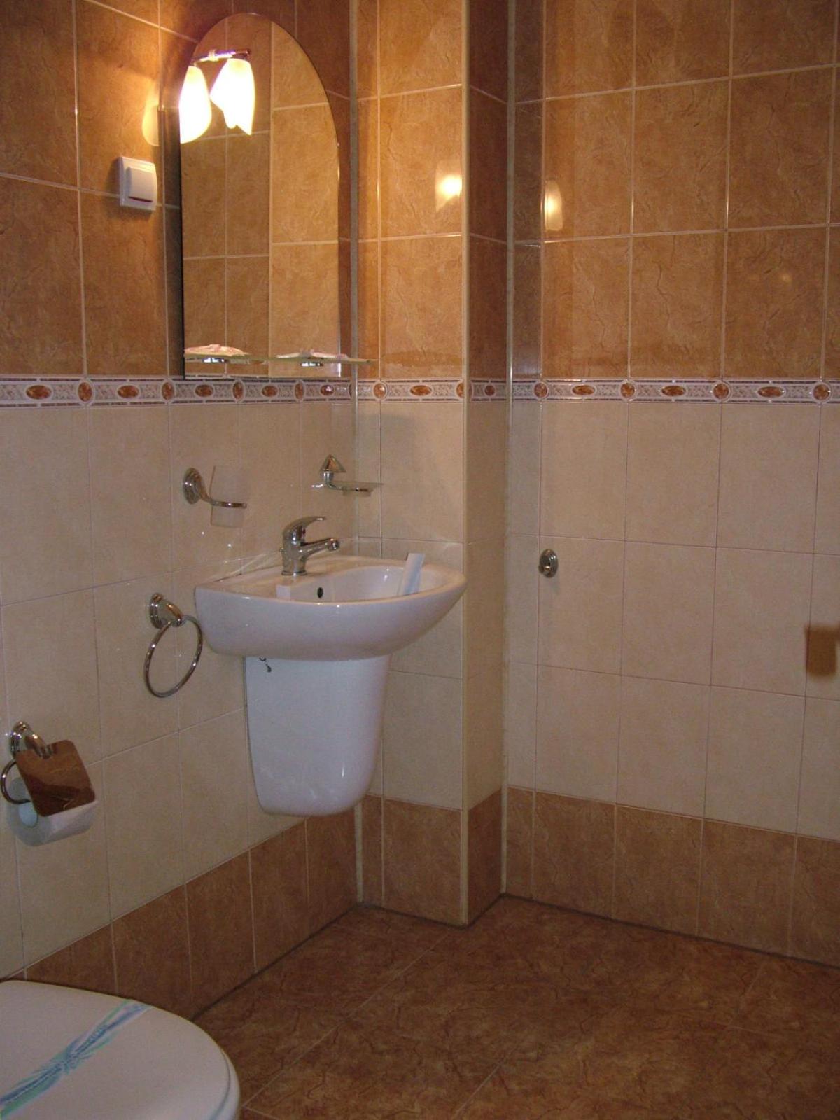 Deluxe Double or Twin Room with Balcony - Photo 8