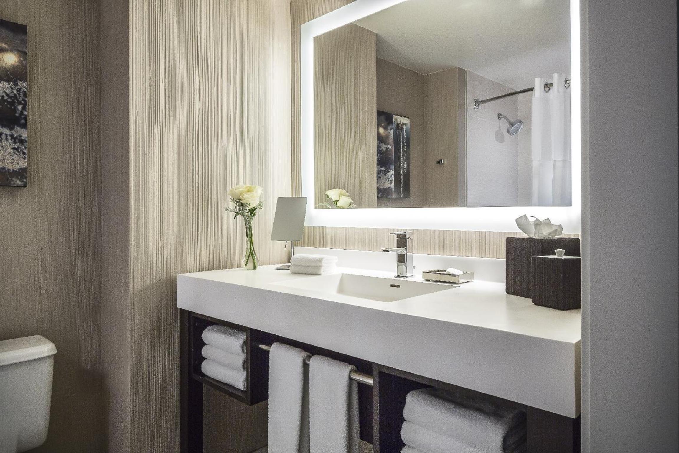 Double Room with Two Double Beds and Shower - Accessible