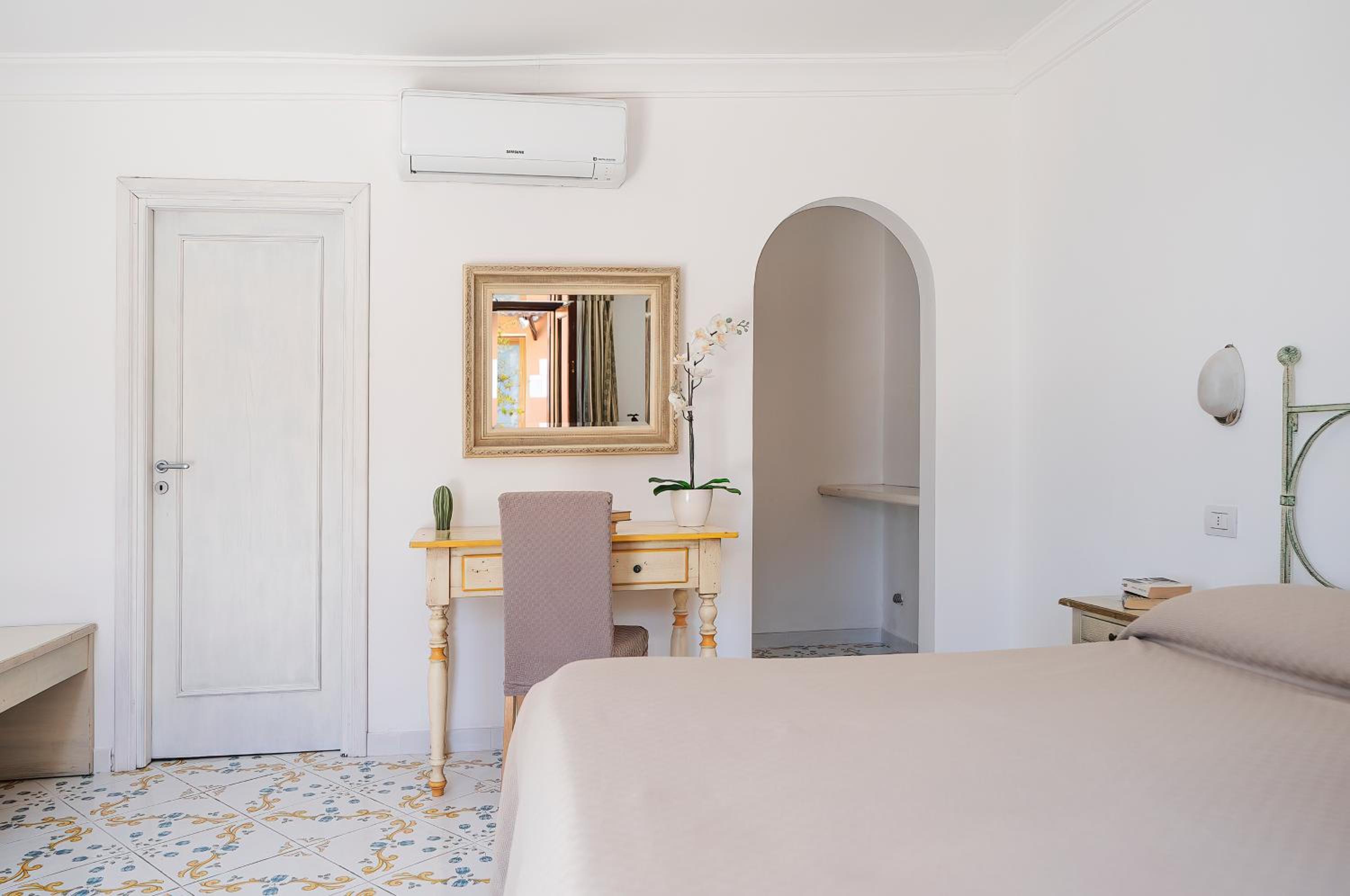 Double Room - Photo 8