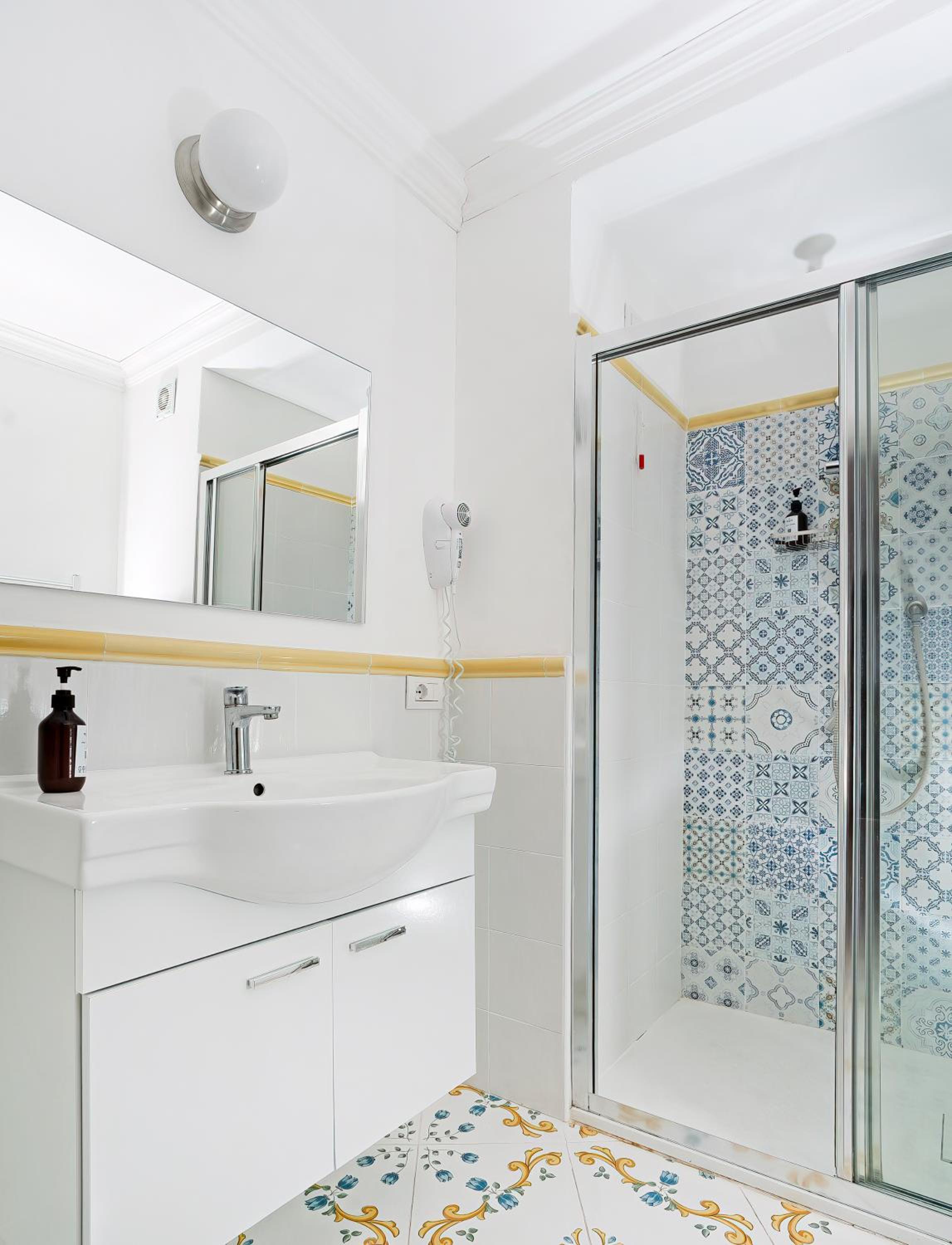 Double Room - Photo 5