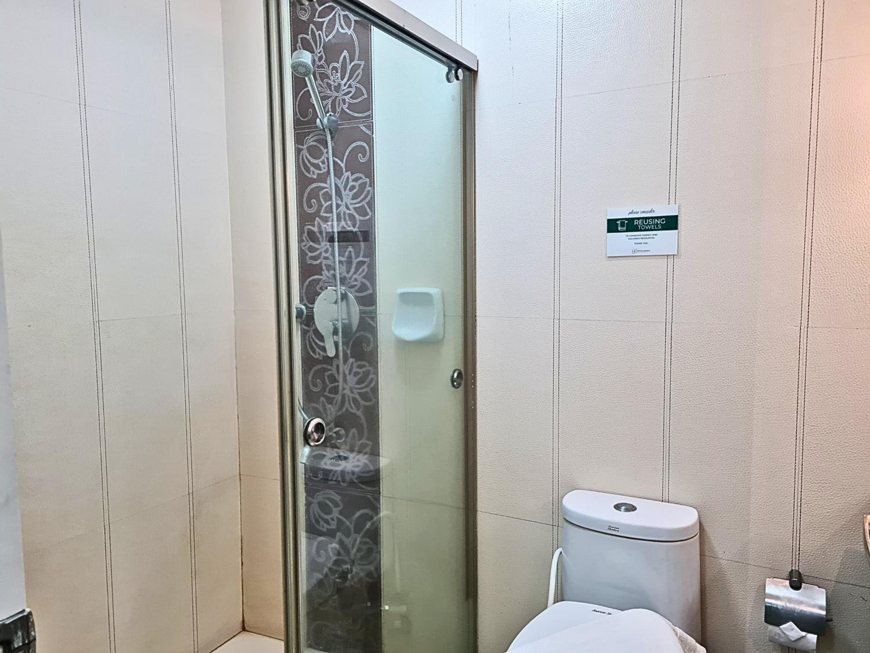 Deluxe Room - Photo 8