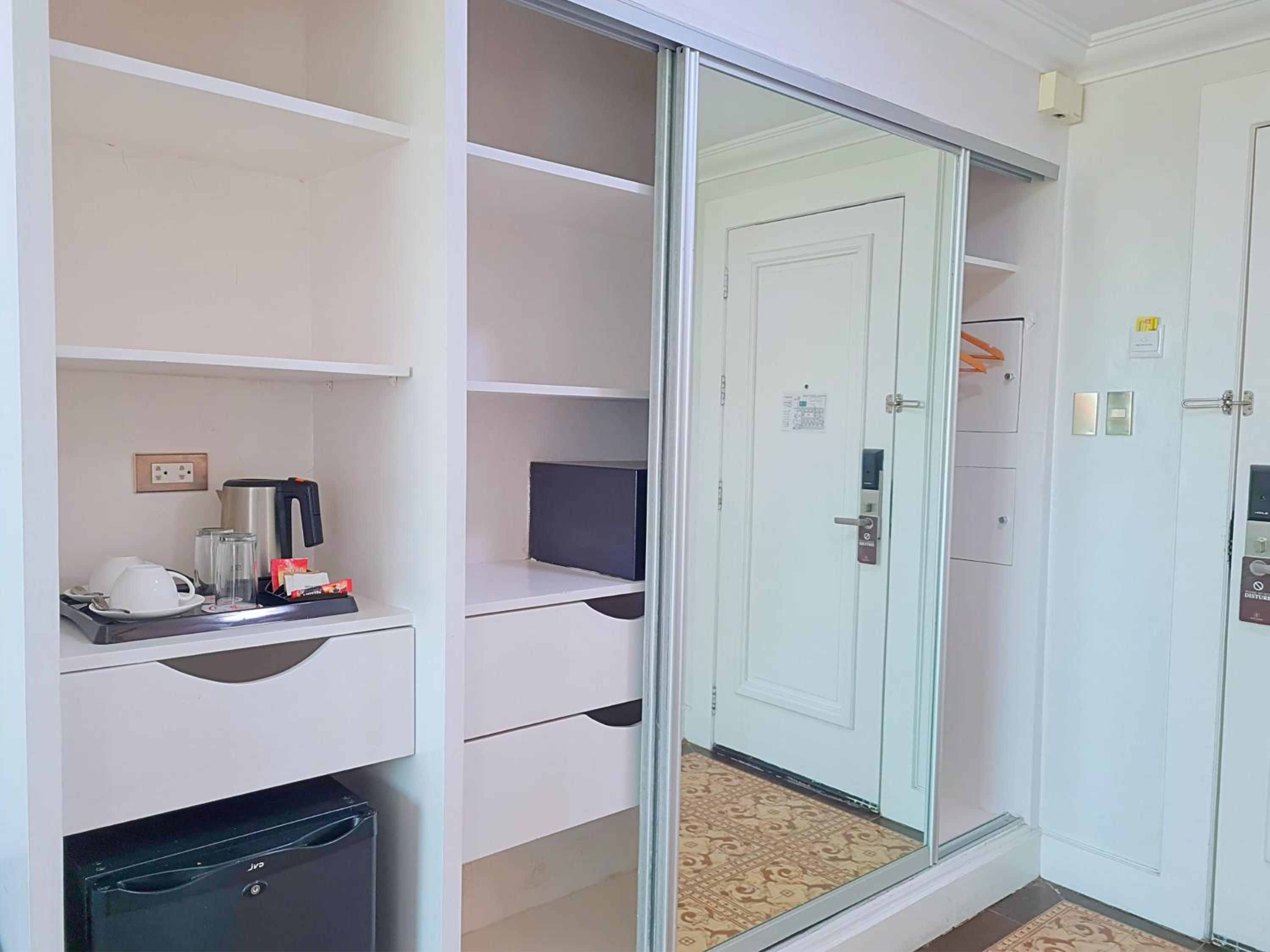 Deluxe Room - Photo 6