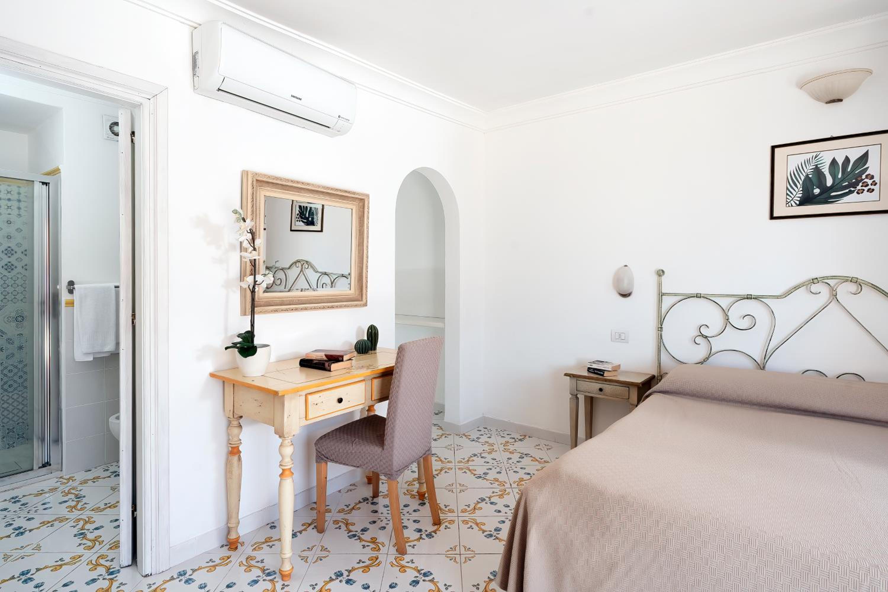 Double Room - Photo 7