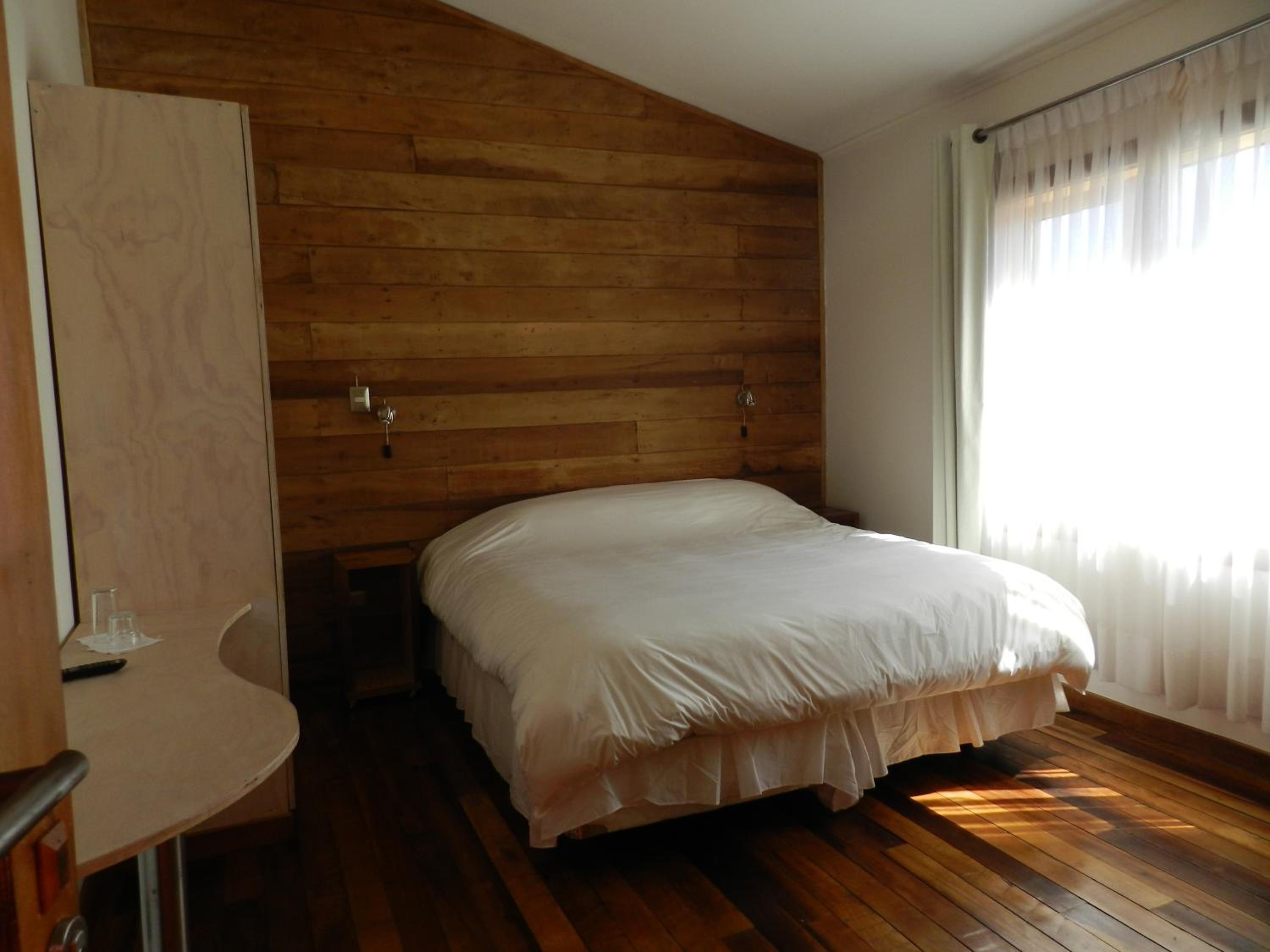 Double or Twin Room with Private Bathroom photo 3