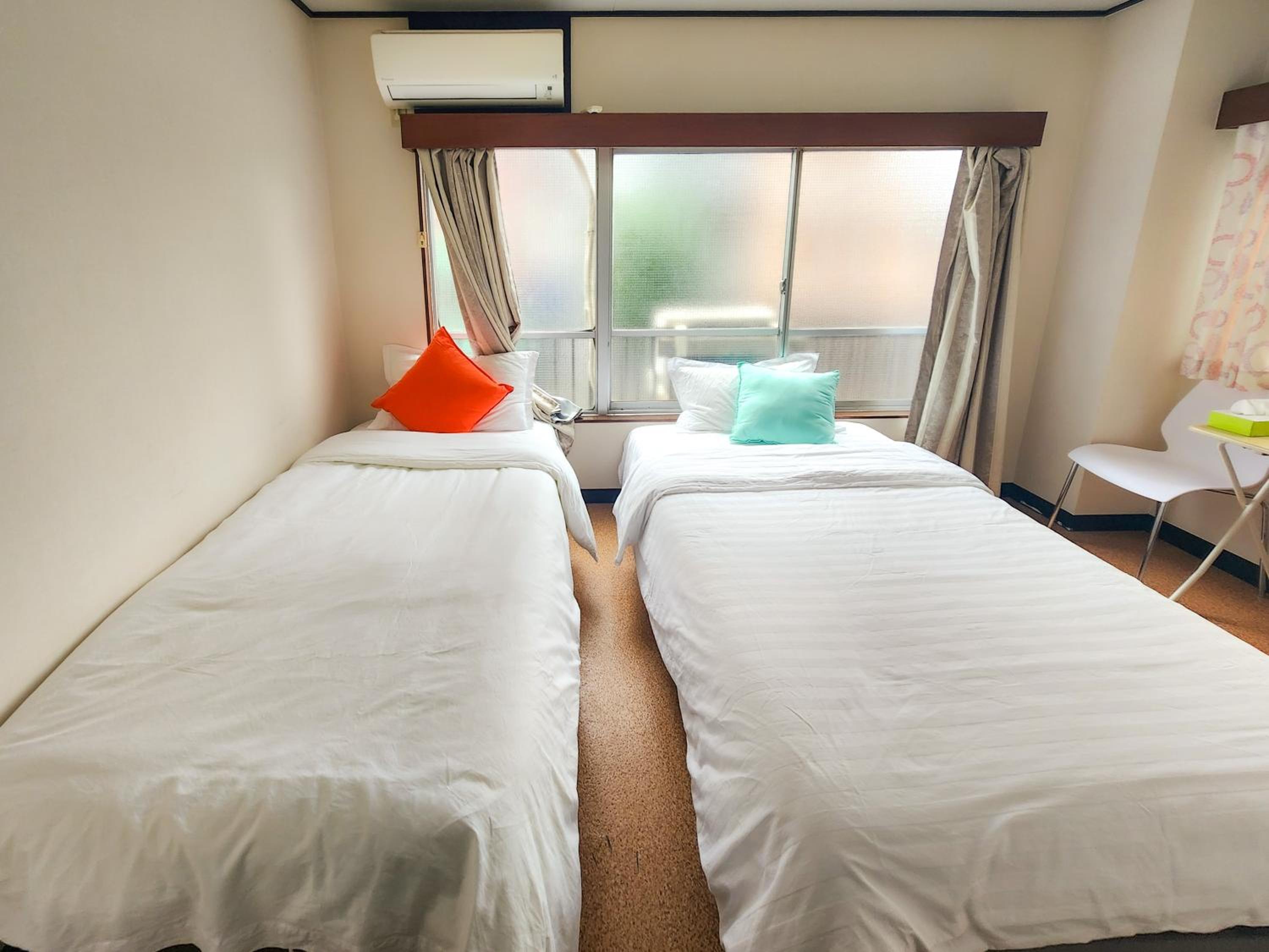 Economy Twin Room photo 1