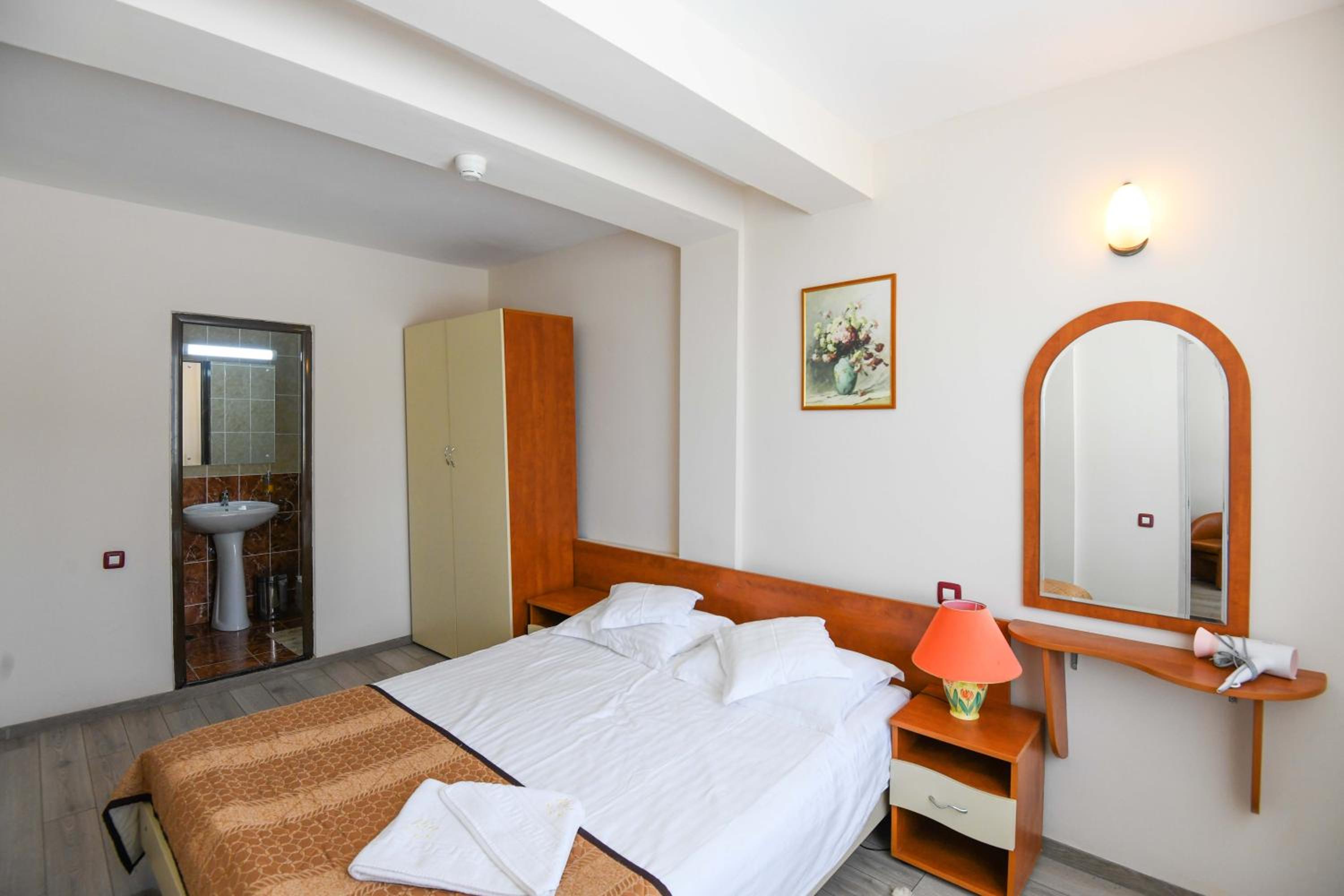 Double or Twin Room with Partial Sea View