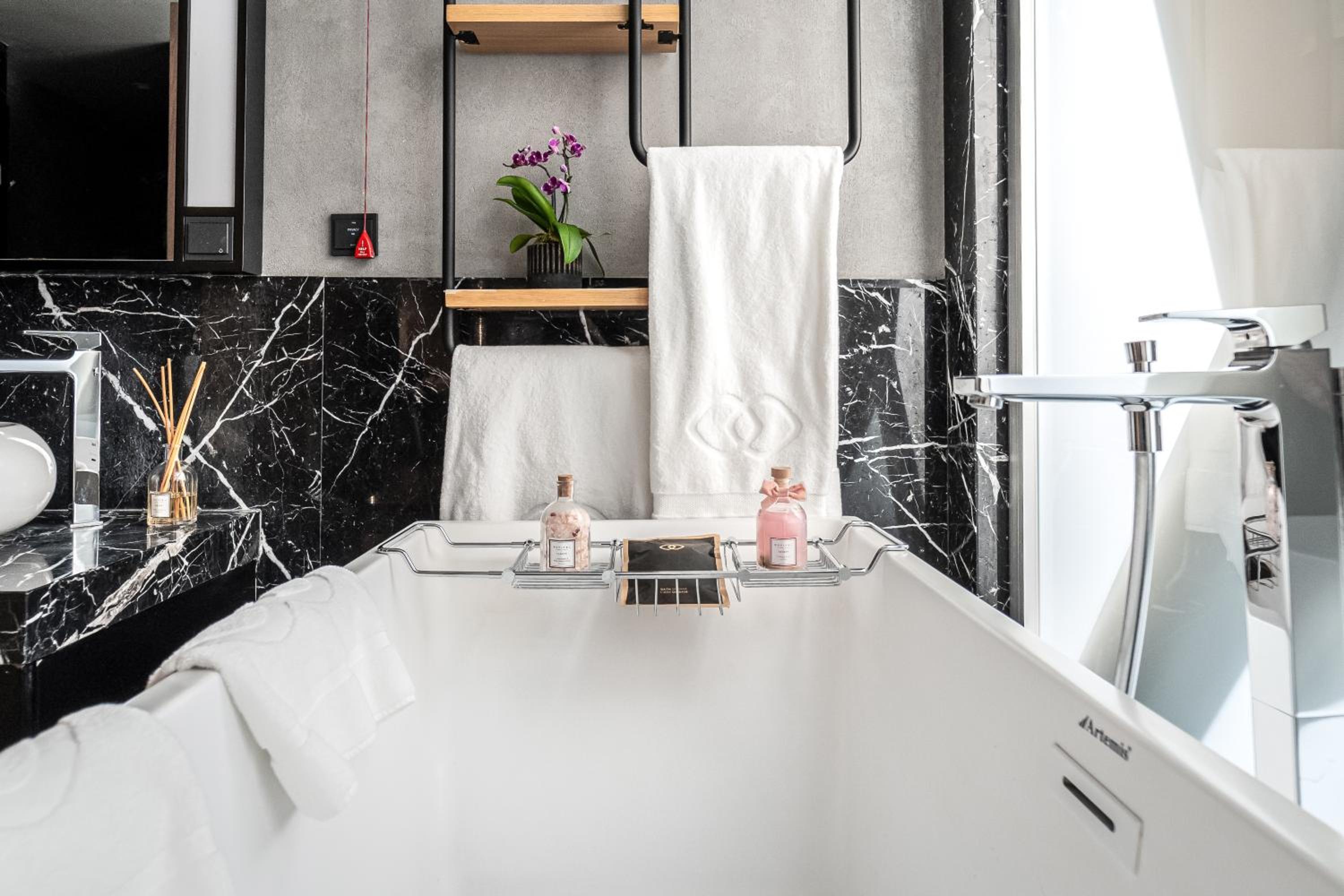 Signature Suite, Taksim Square view, Club Millesime access, King size bed