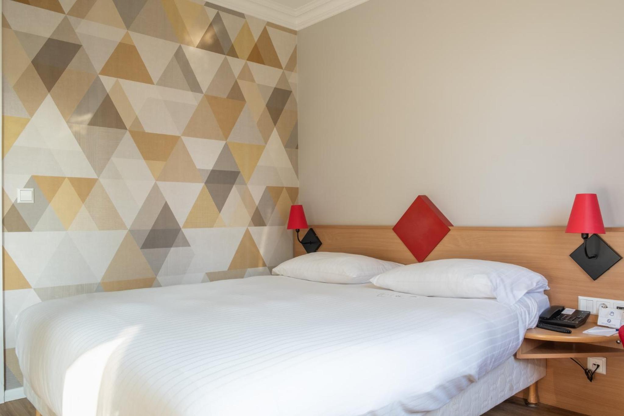 Standard Double Room - Photo 12