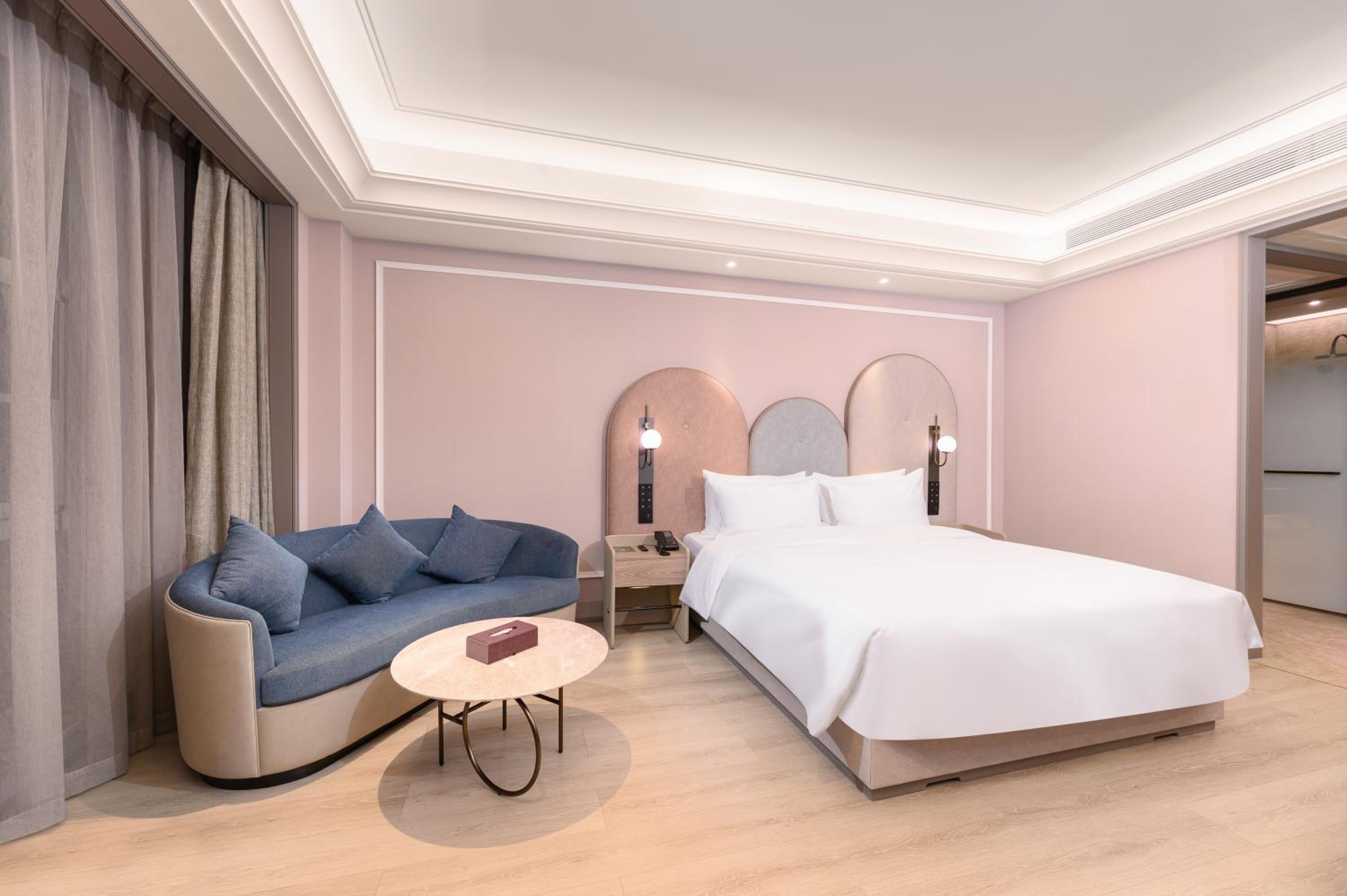 Deluxe King Room photo 3
