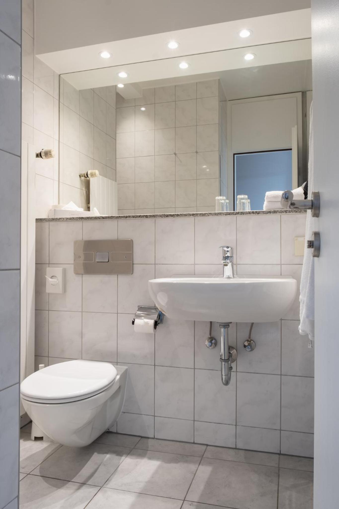 Standard Double Room - Photo 10