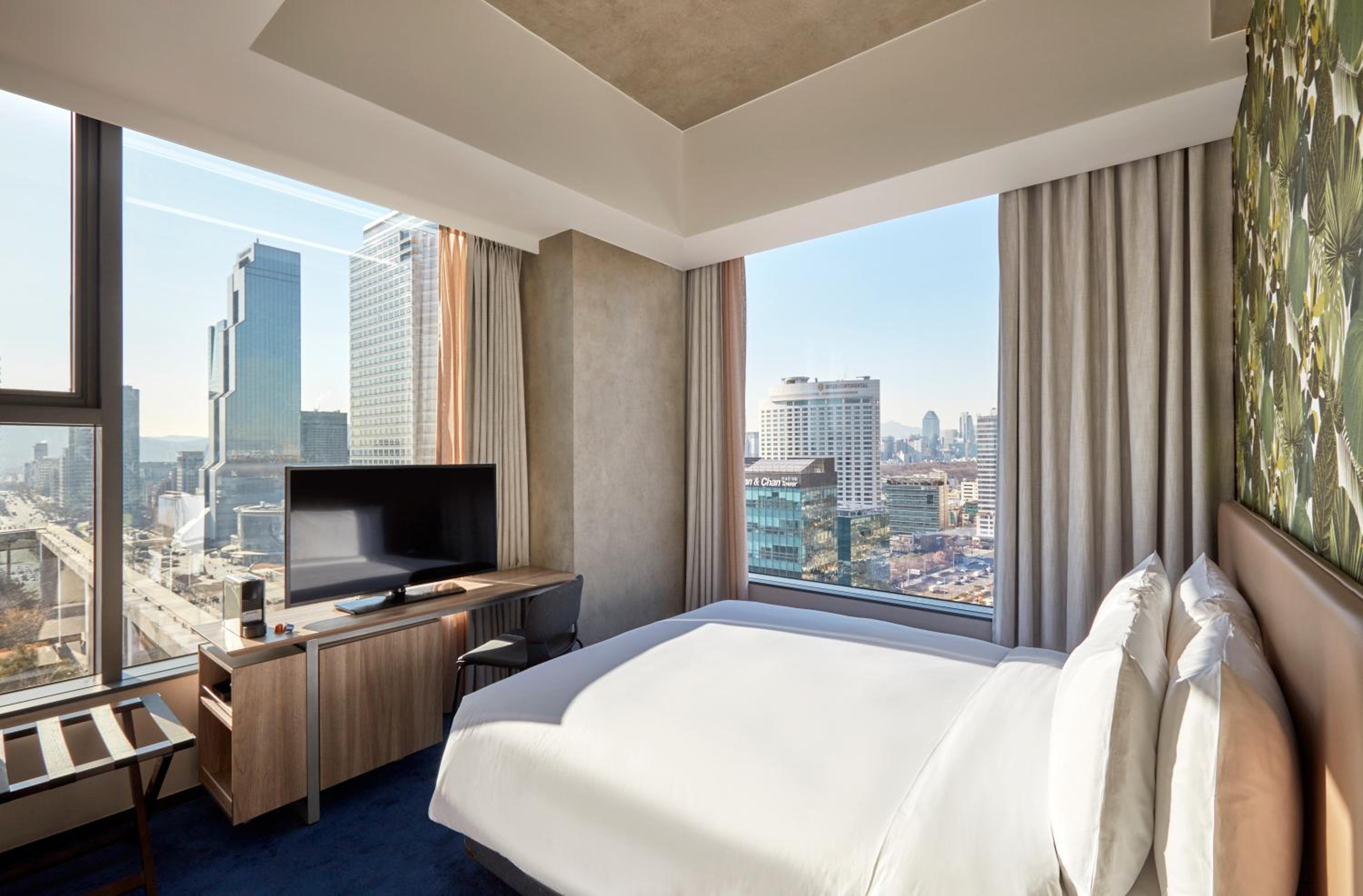Deluxe Double Corner Room