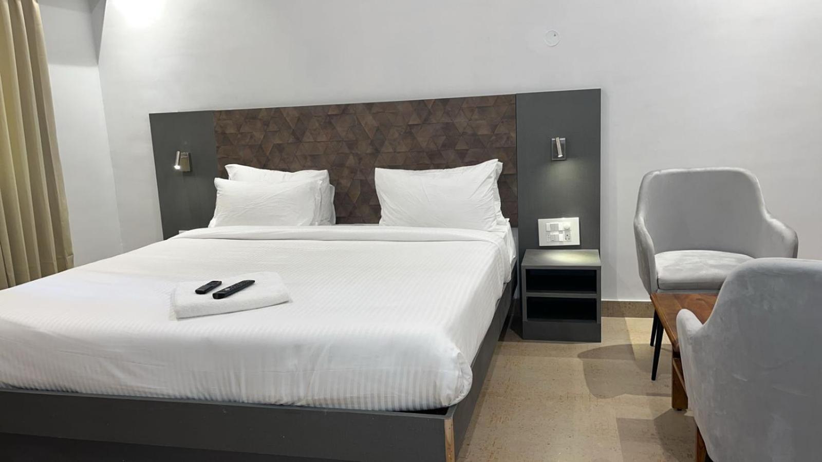 Standard Double Room with Fan photo 2
