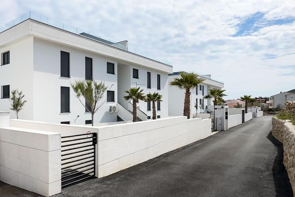 Three-Bedroom Apartment with Sea View photo 3