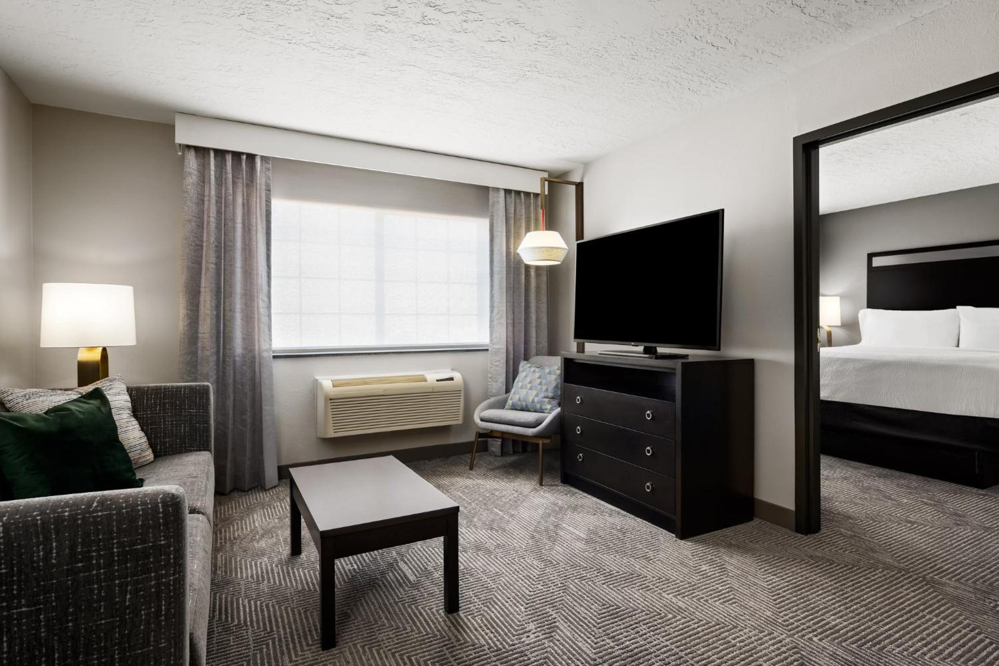 One-Bedroom Suite - Photo 2