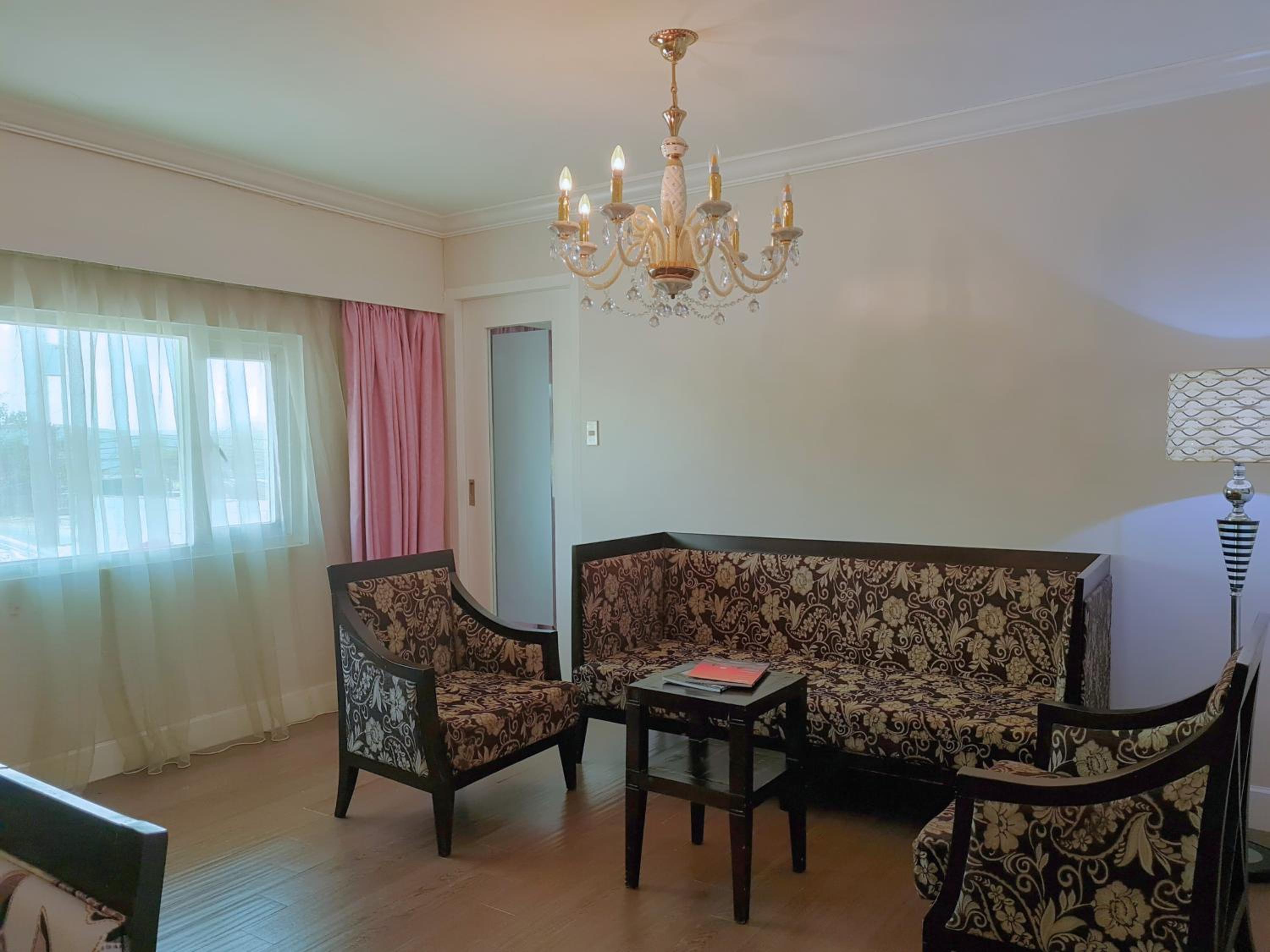 Executive Suite - Photo 3
