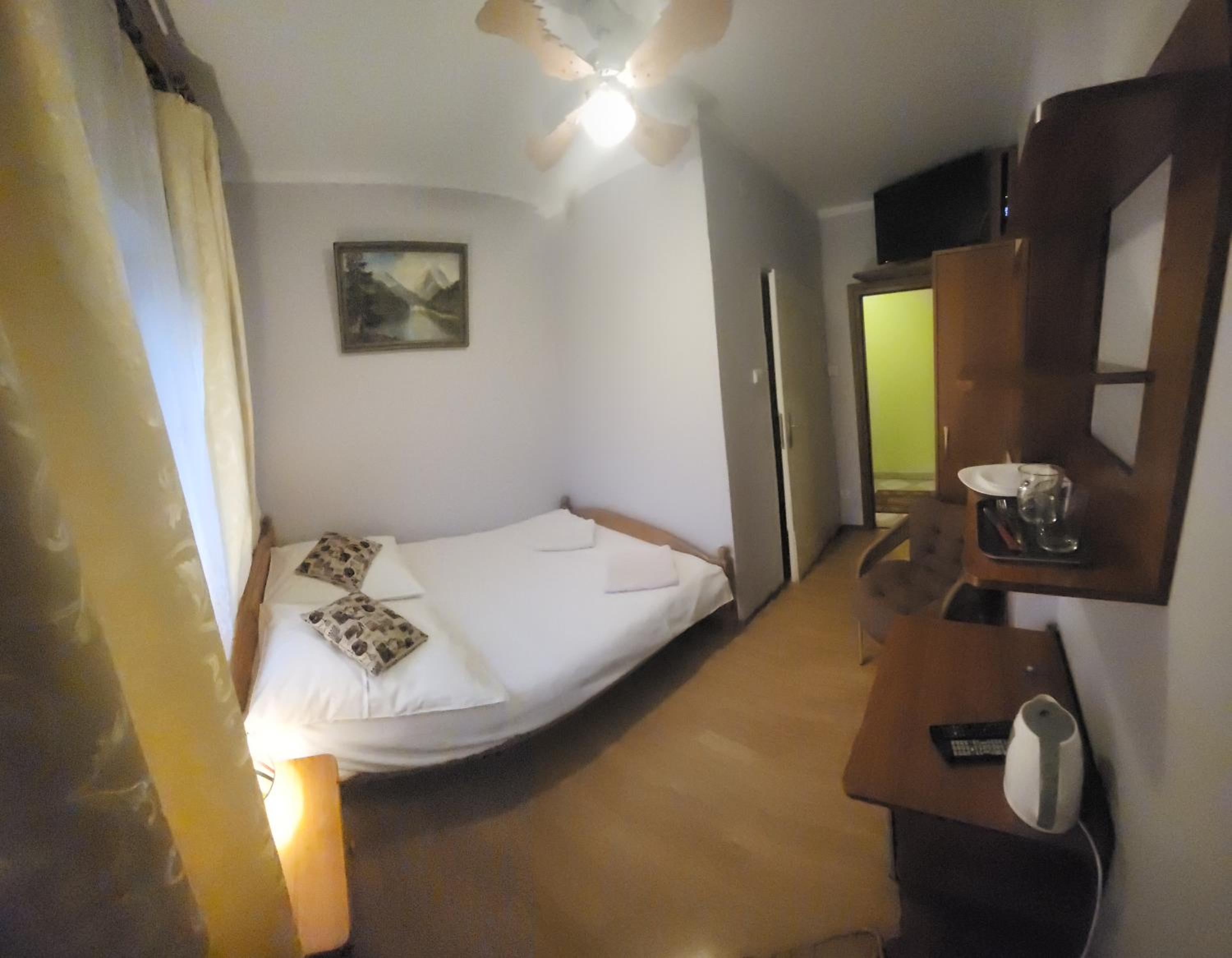 Small Double Room - Photo 1