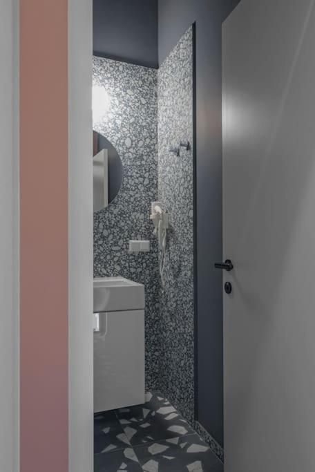 One-Bedroom Apartment - Photo 17