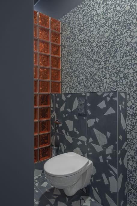 One-Bedroom Apartment - Photo 19