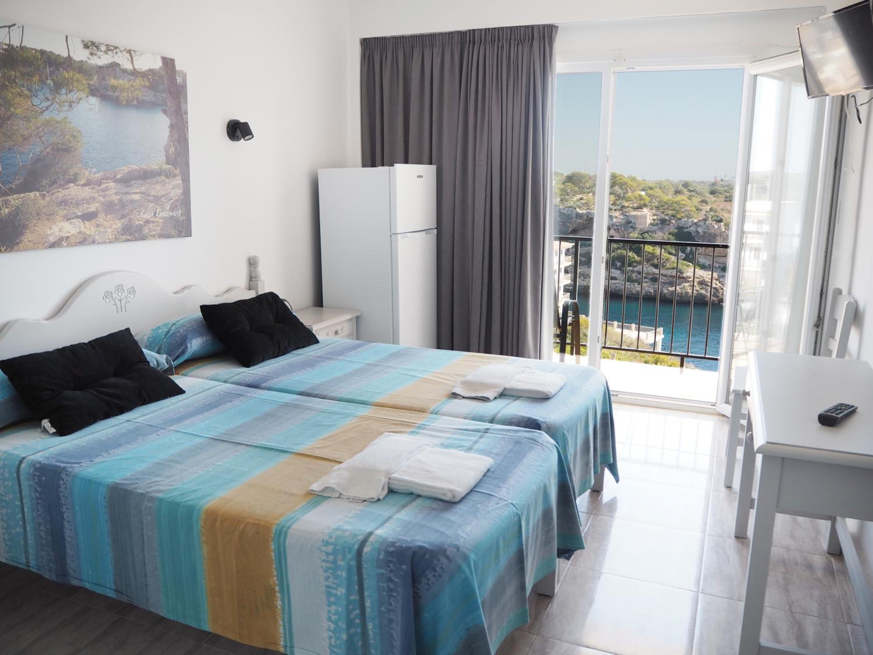 Superior Twin Room with Sea View - Photo 22