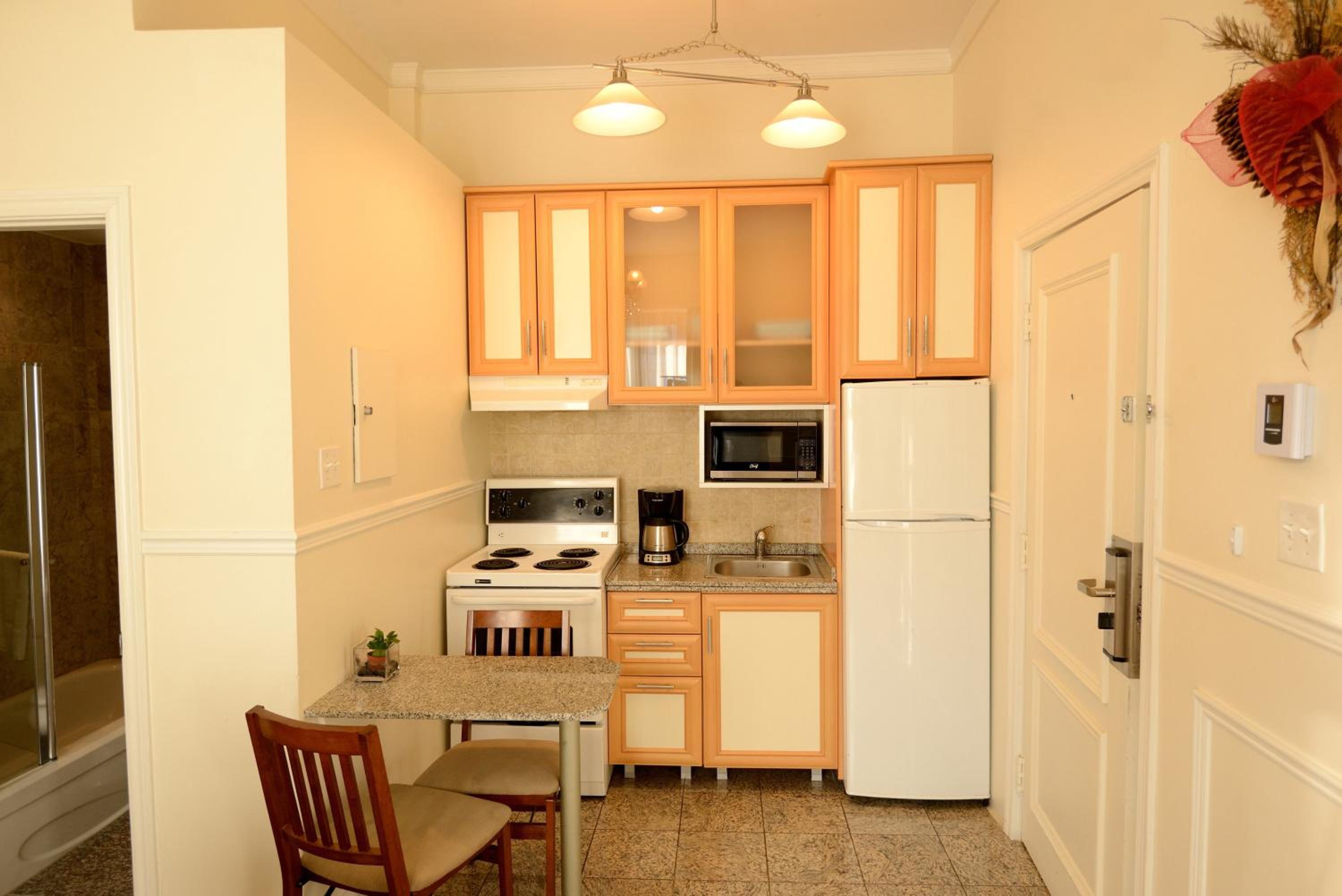 Deluxe Suite - Photo 19