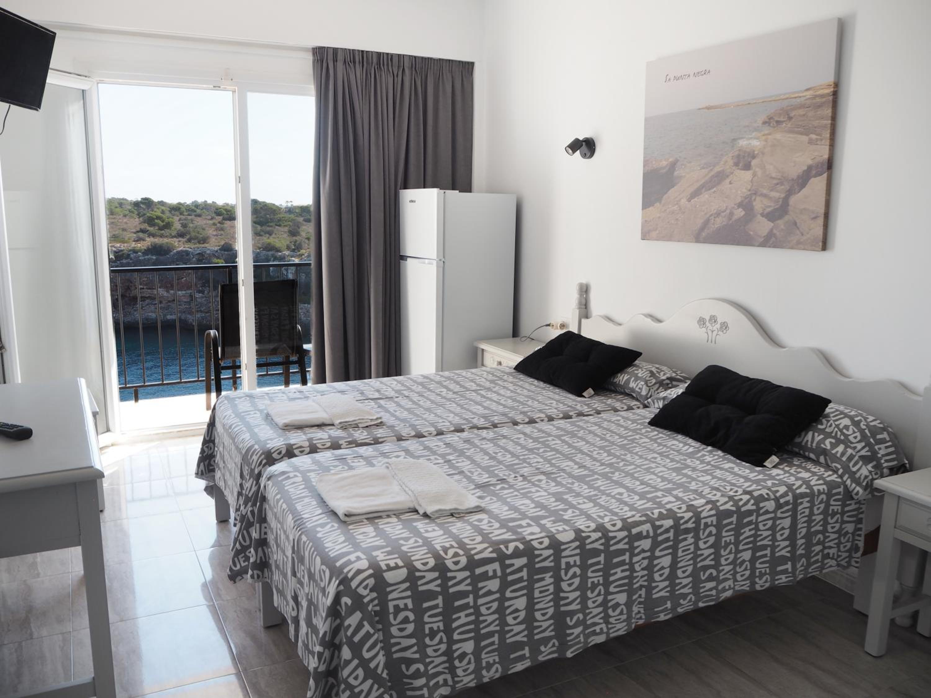 Superior Twin Room with Sea View - Photo 21