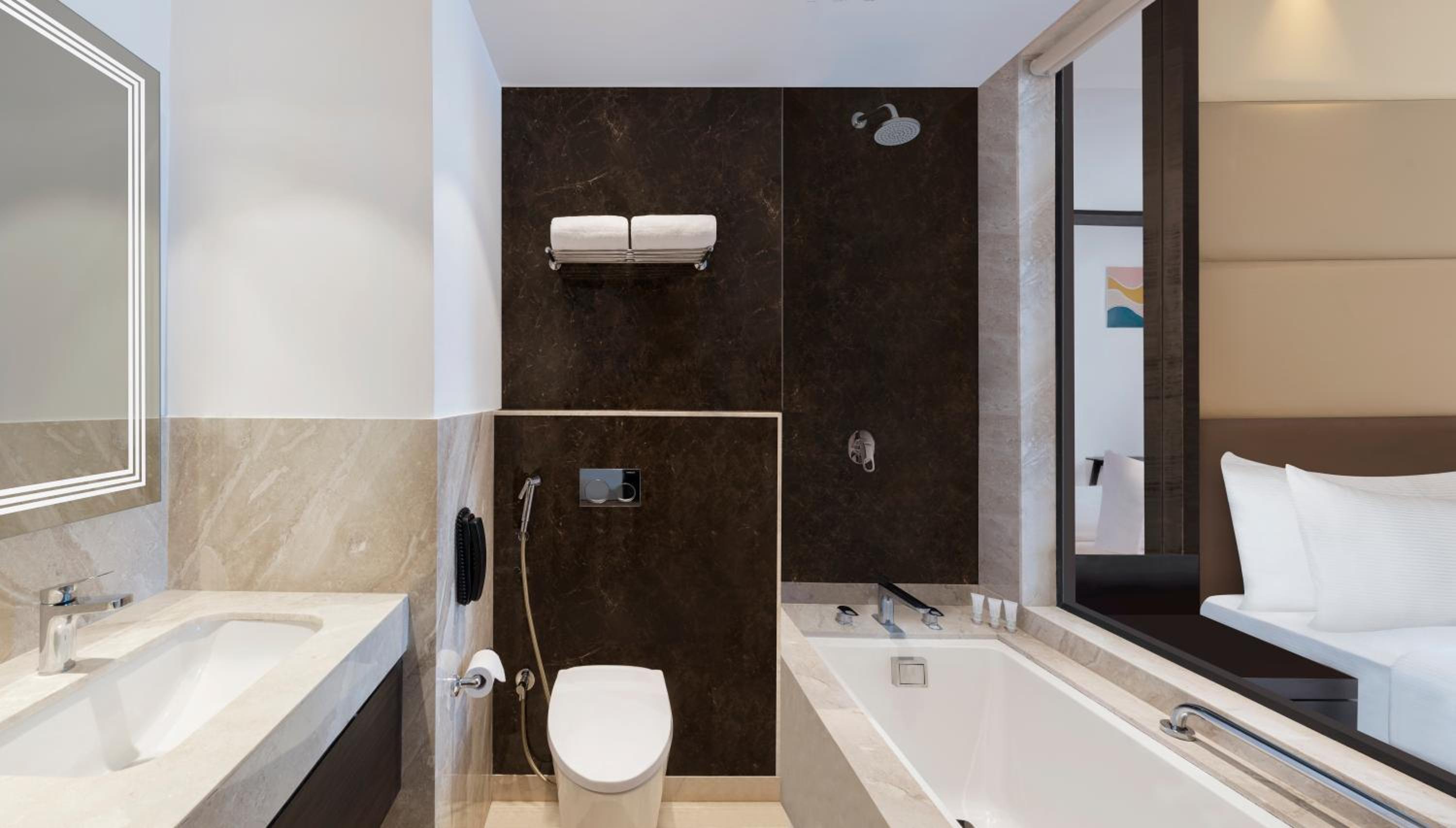 Premium King Room - Photo 2
