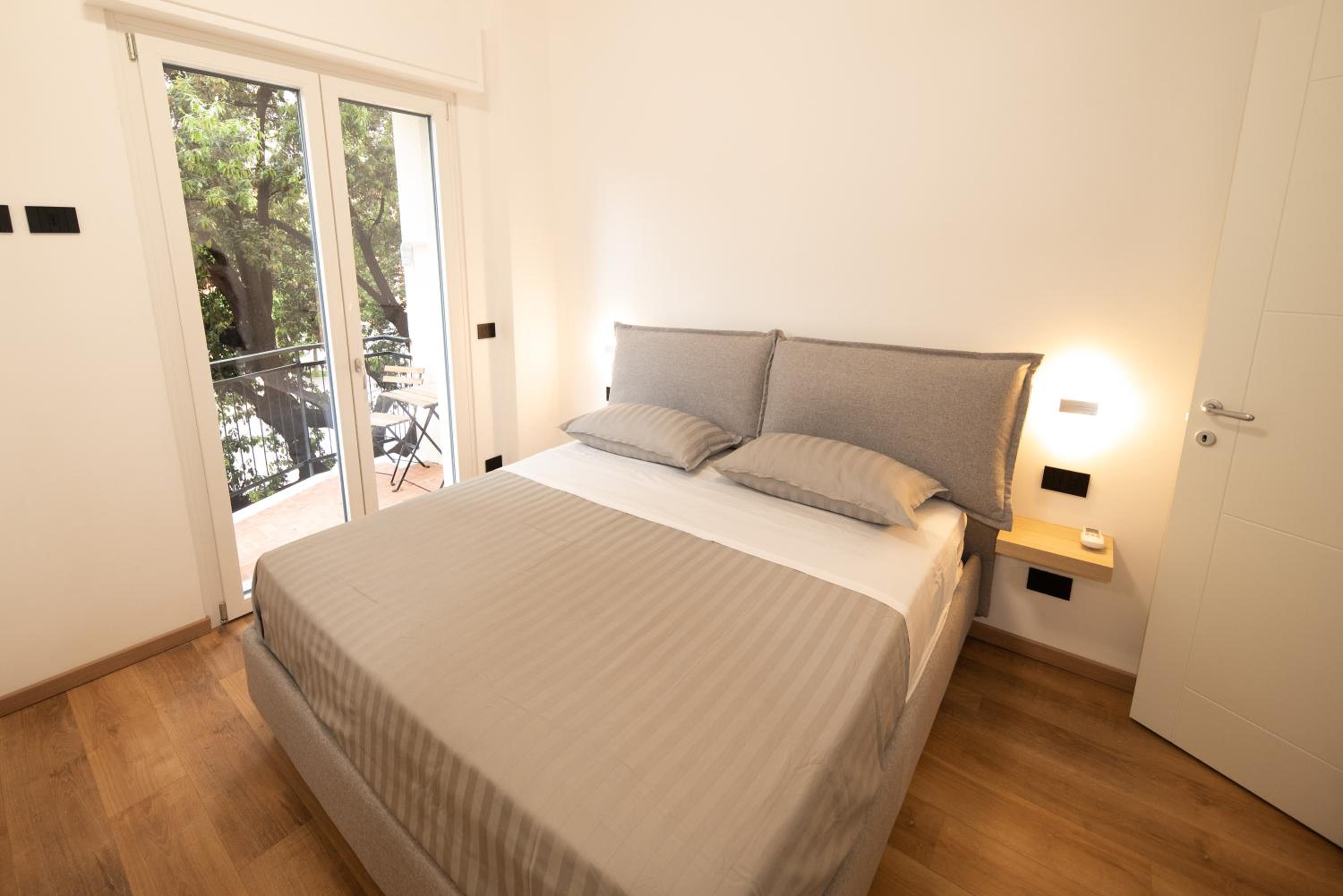 Superior One-Bedroom Apartment with Balcony
