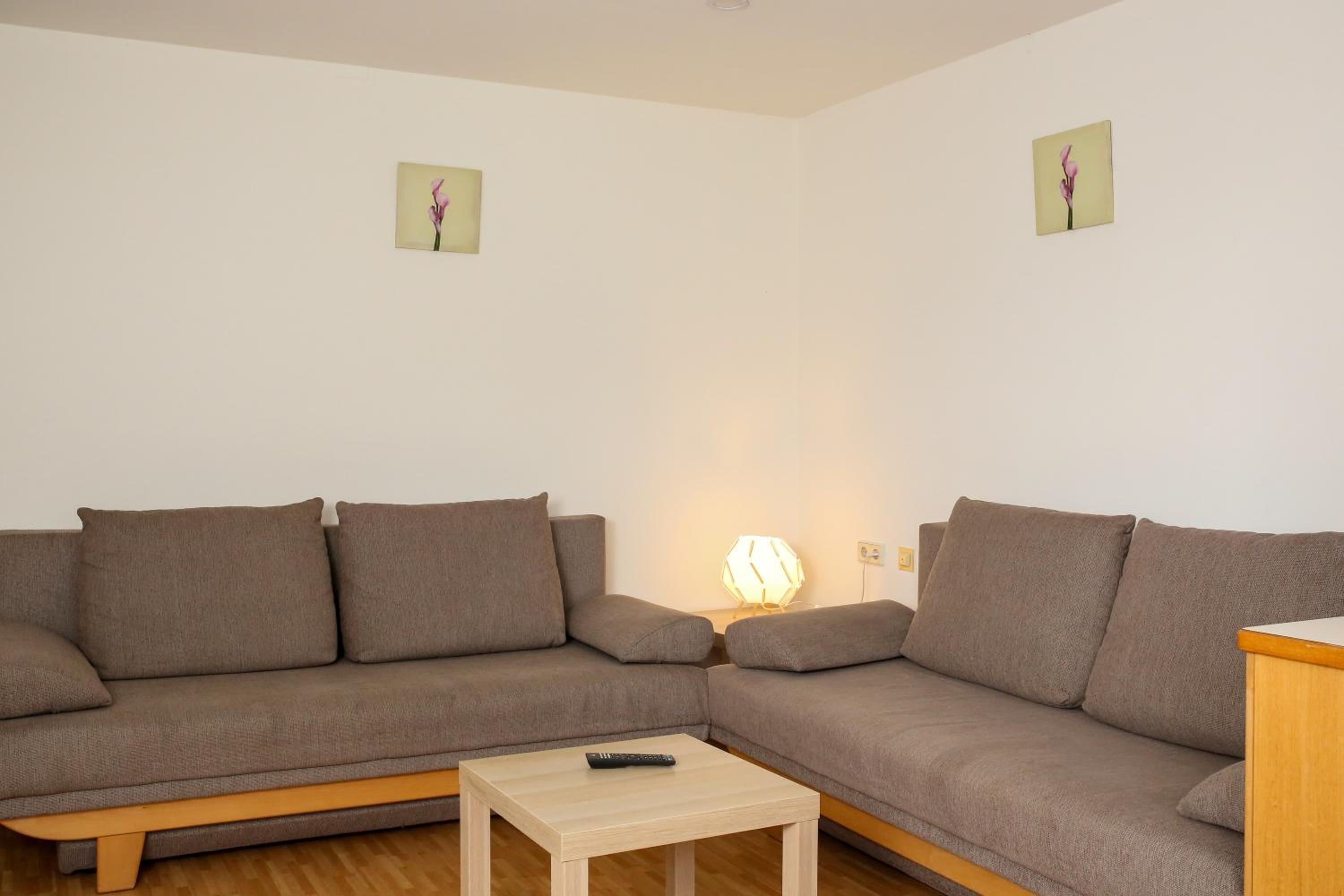 Family Room With Lake View photo 1