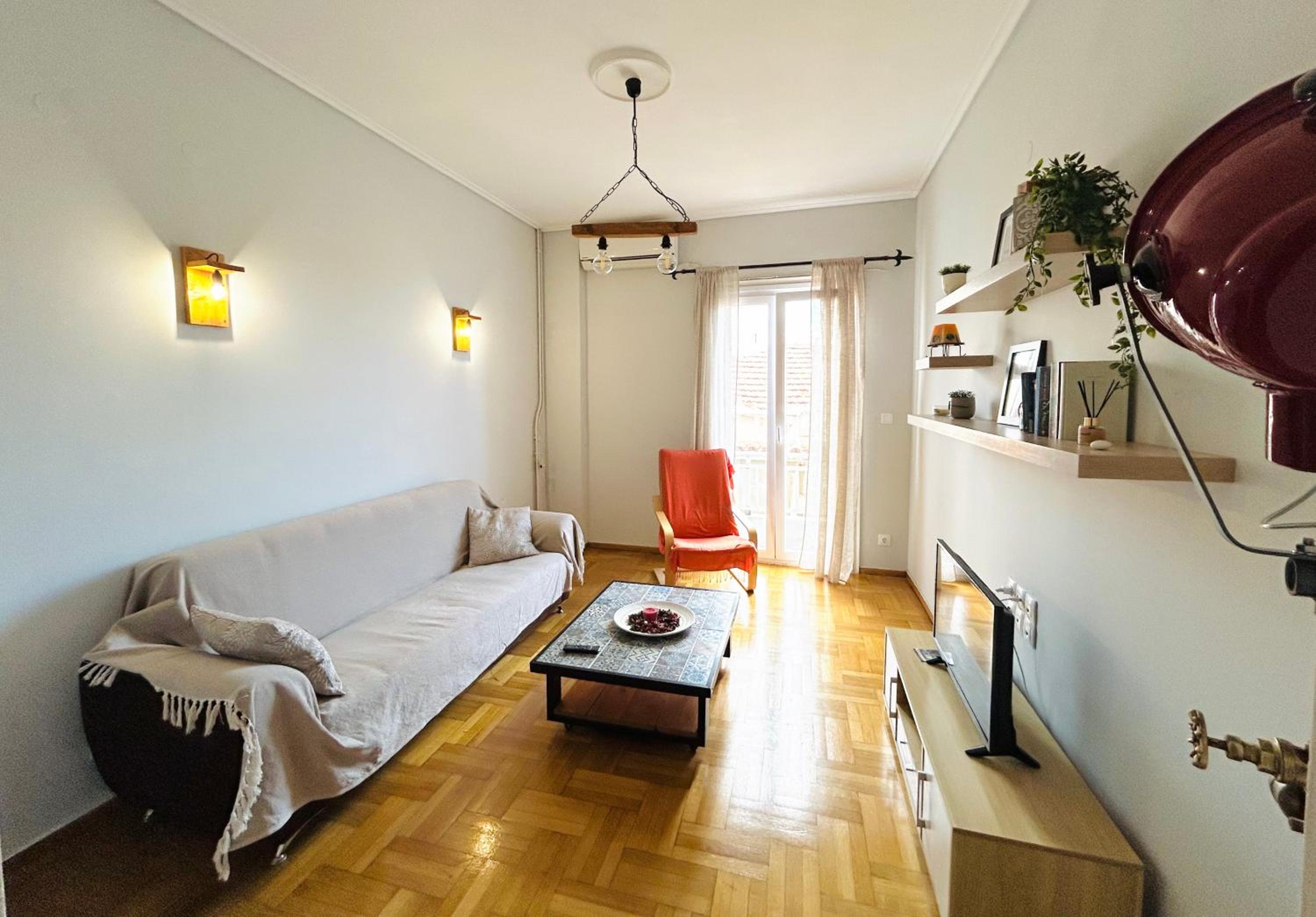 One-Bedroom Apartment photo 1