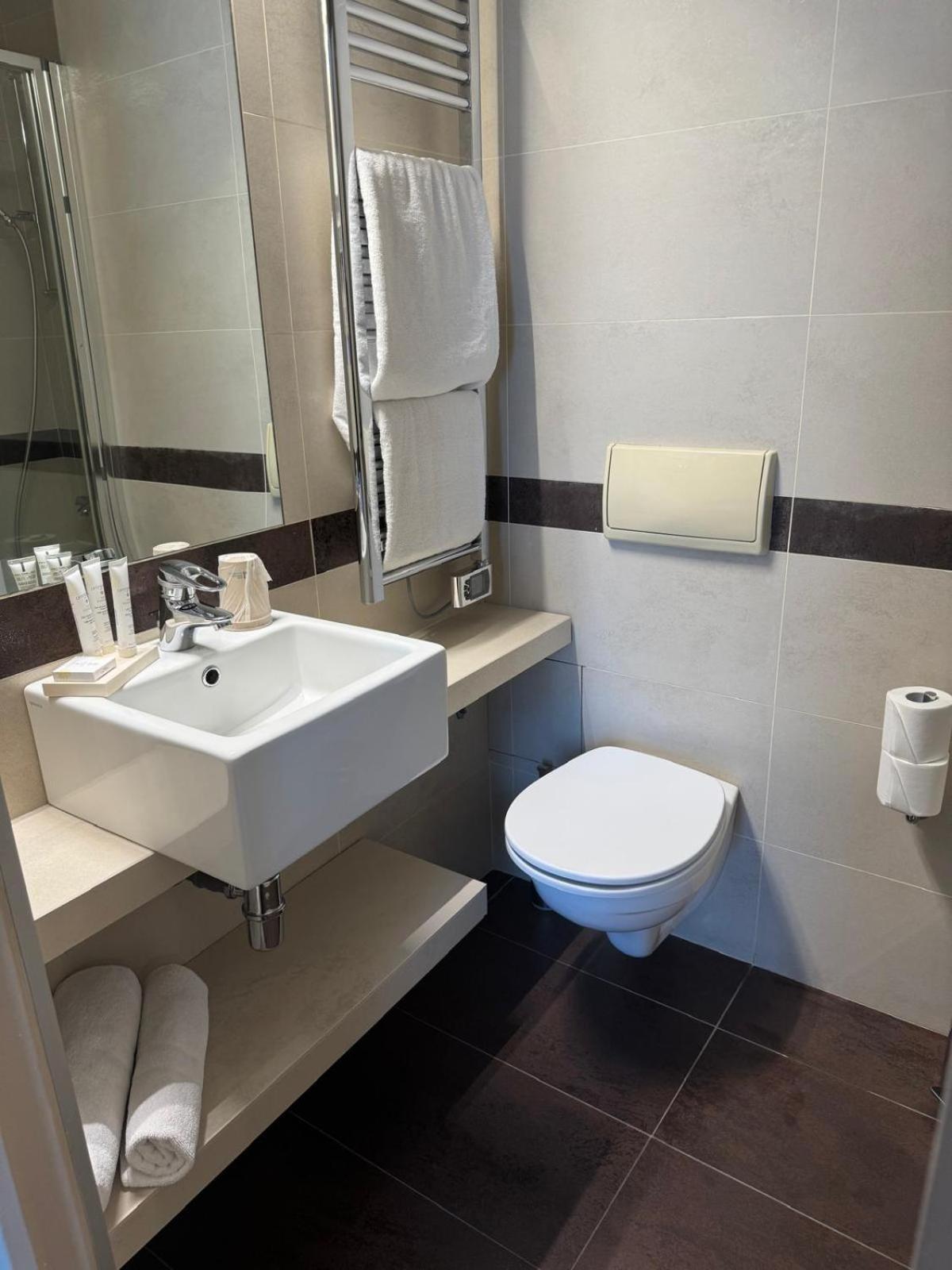 Double Room - Photo 9