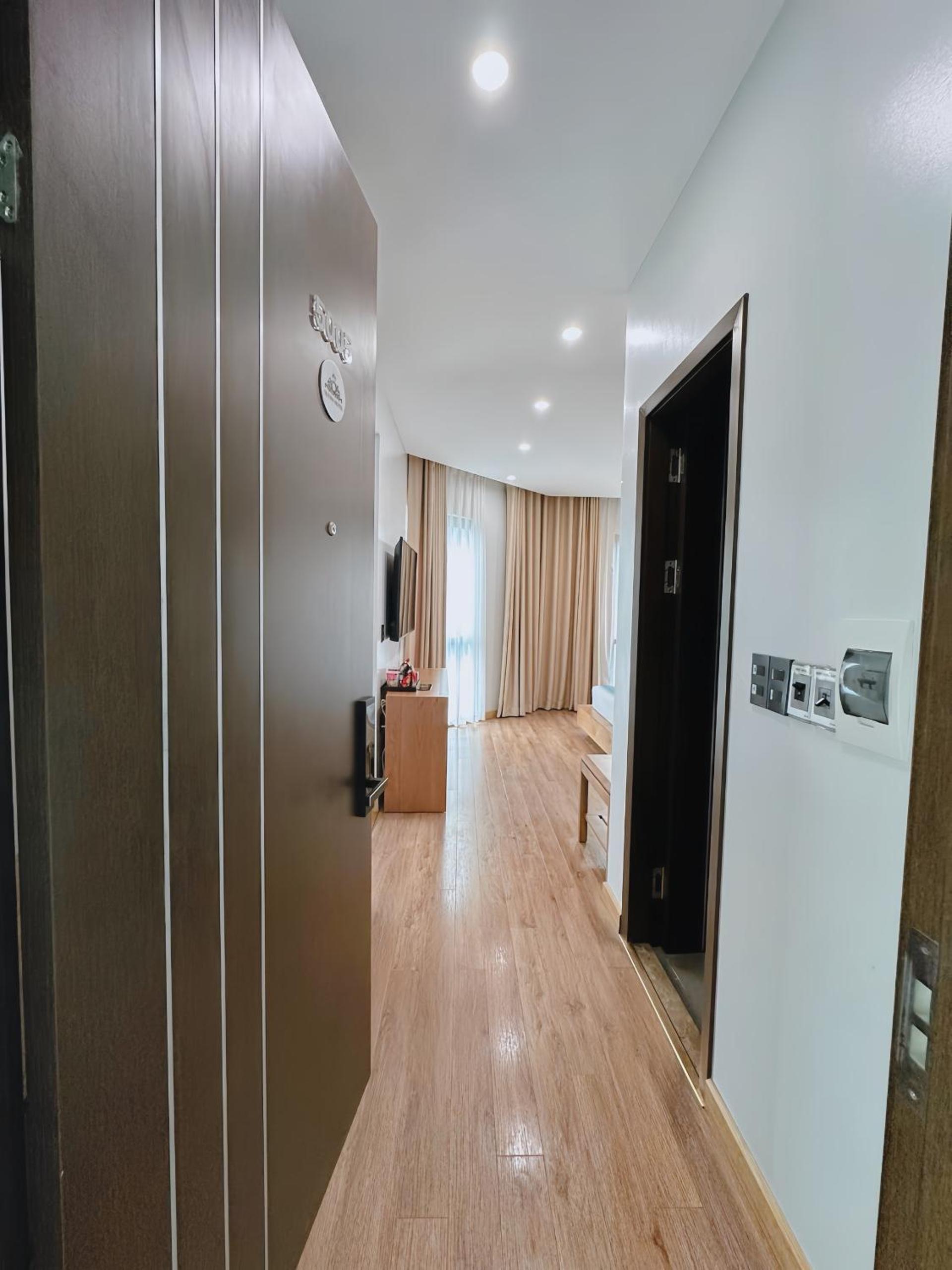Deluxe Double Room - Photo 13