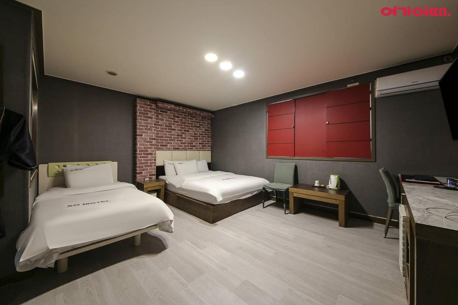 Twin Room with Private Bathroom - Photo 1