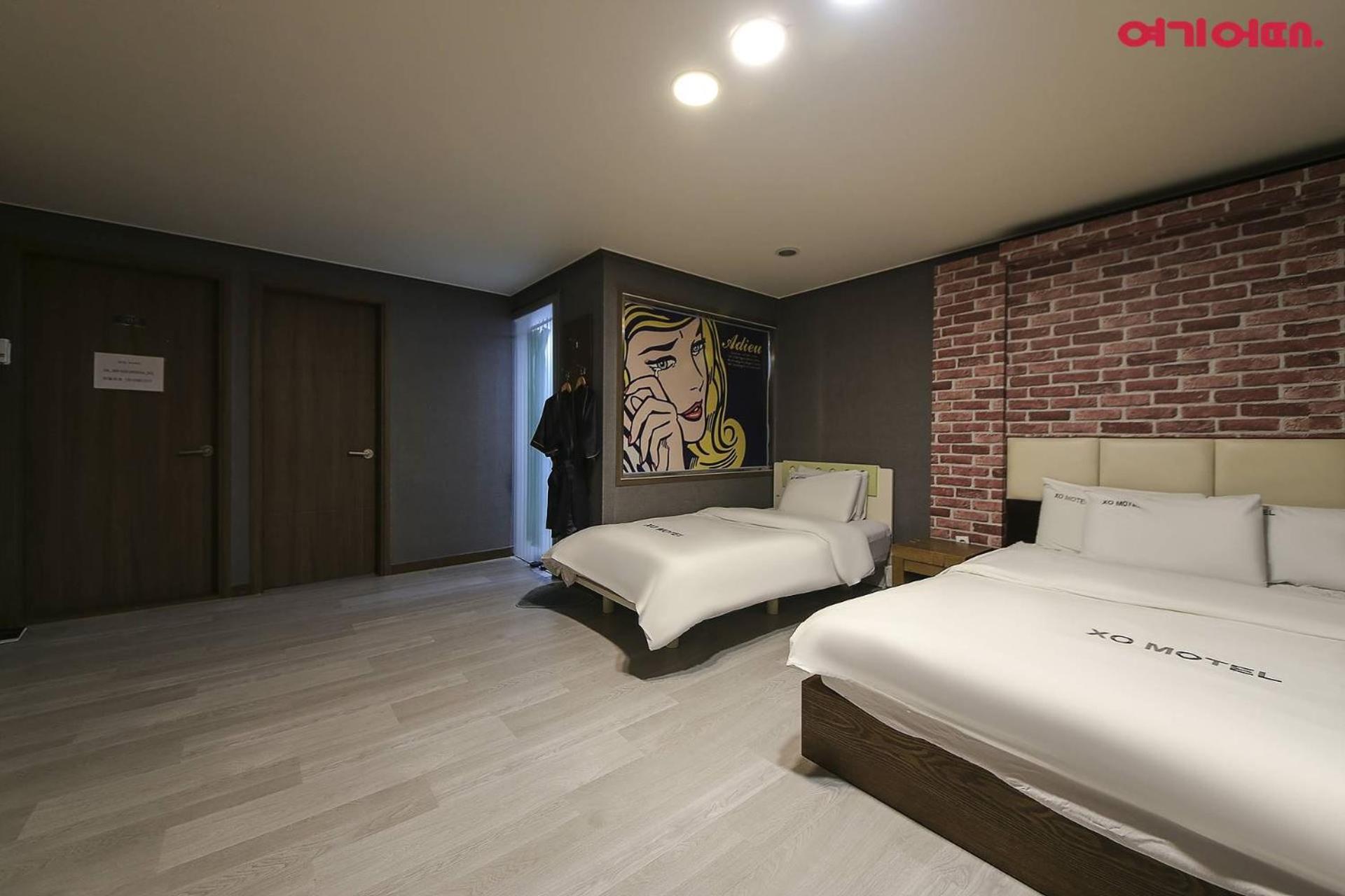 Twin Room with Private Bathroom - Photo 2