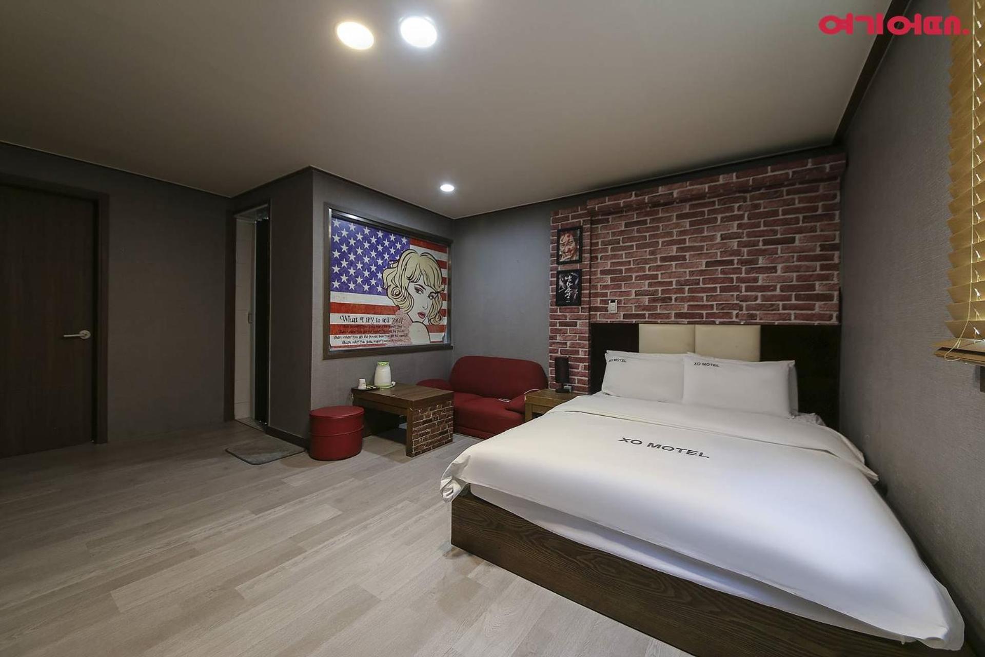 Deluxe Double Room with Bath - Photo 1