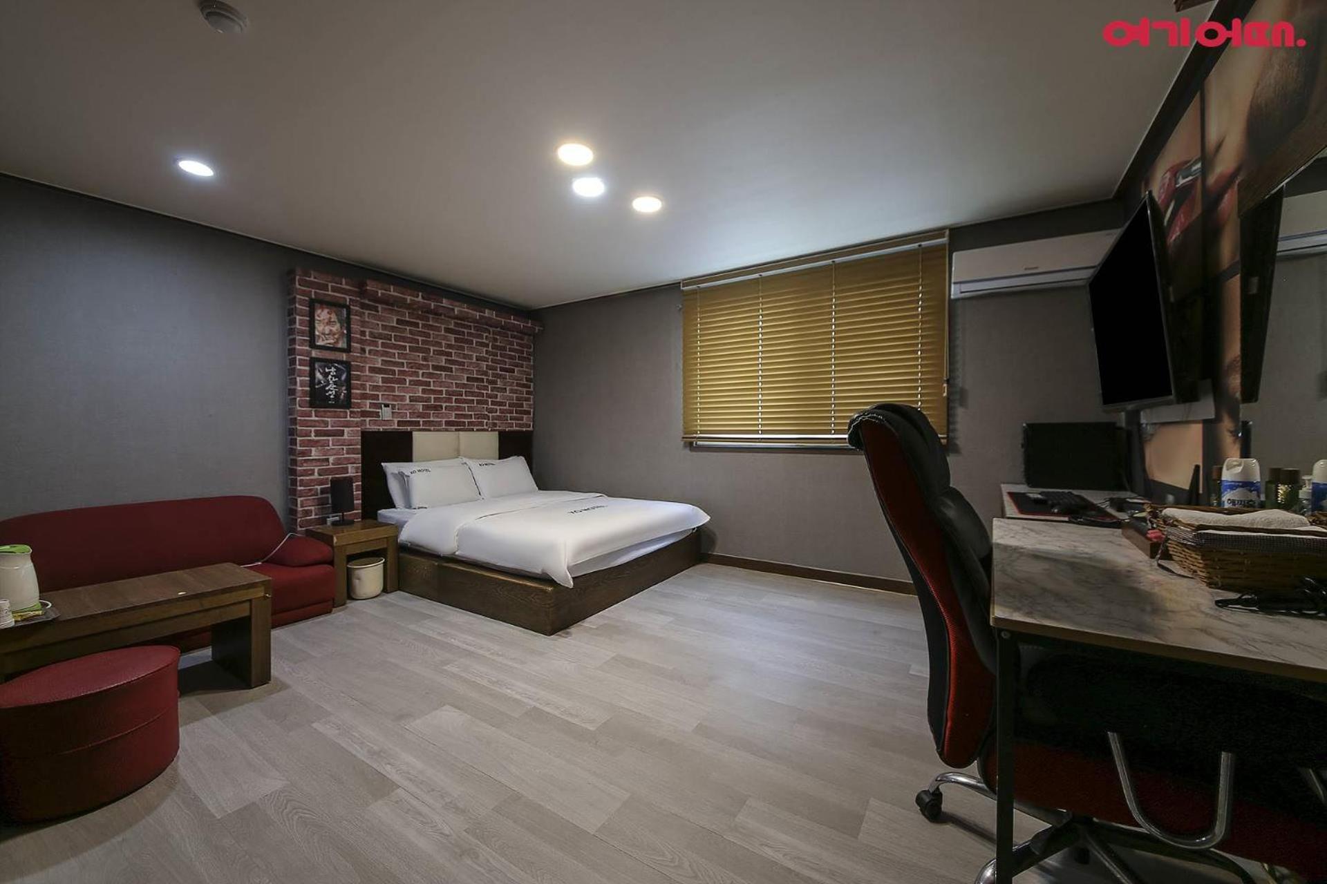 Deluxe Double Room with Bath - Photo 4
