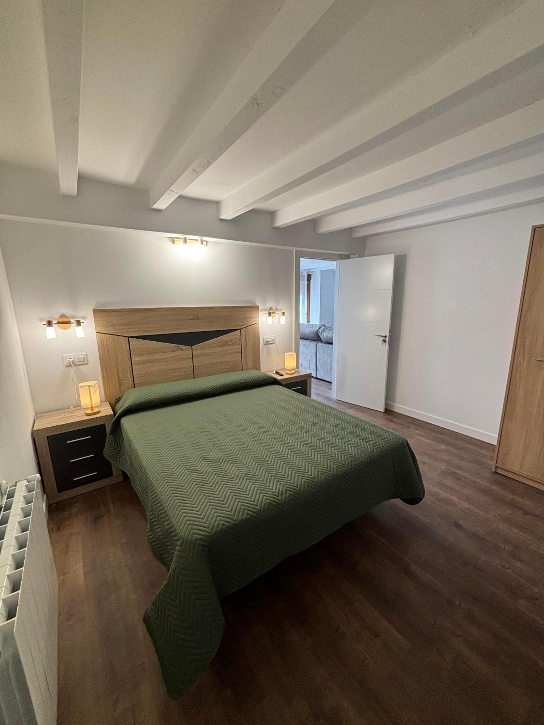 Two-Bedroom Deluxe Apartment - Photo 2
