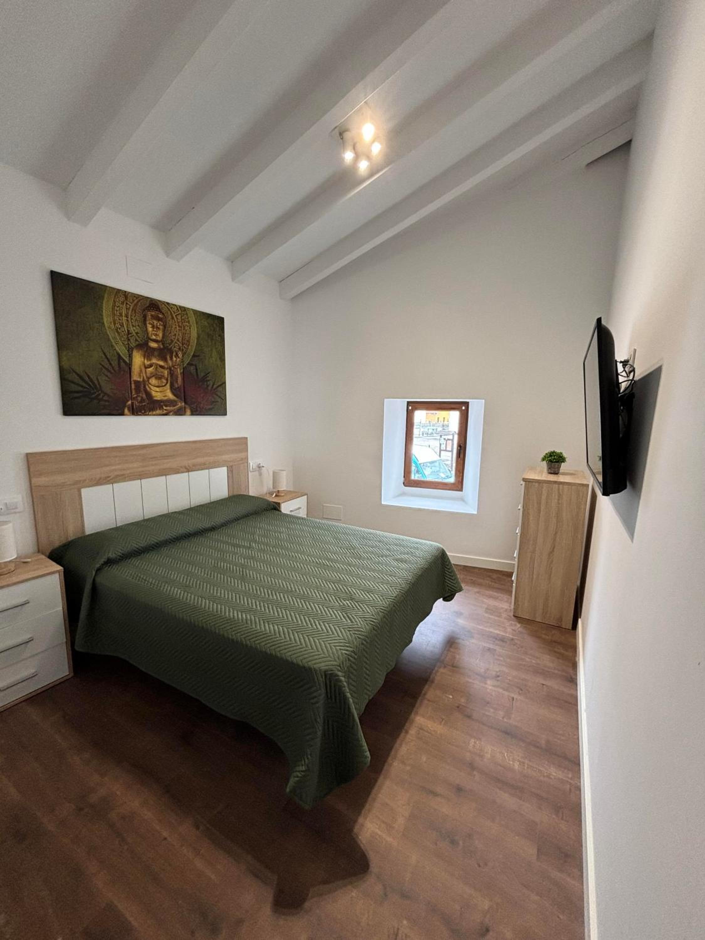 Deluxe Room - Photo 5