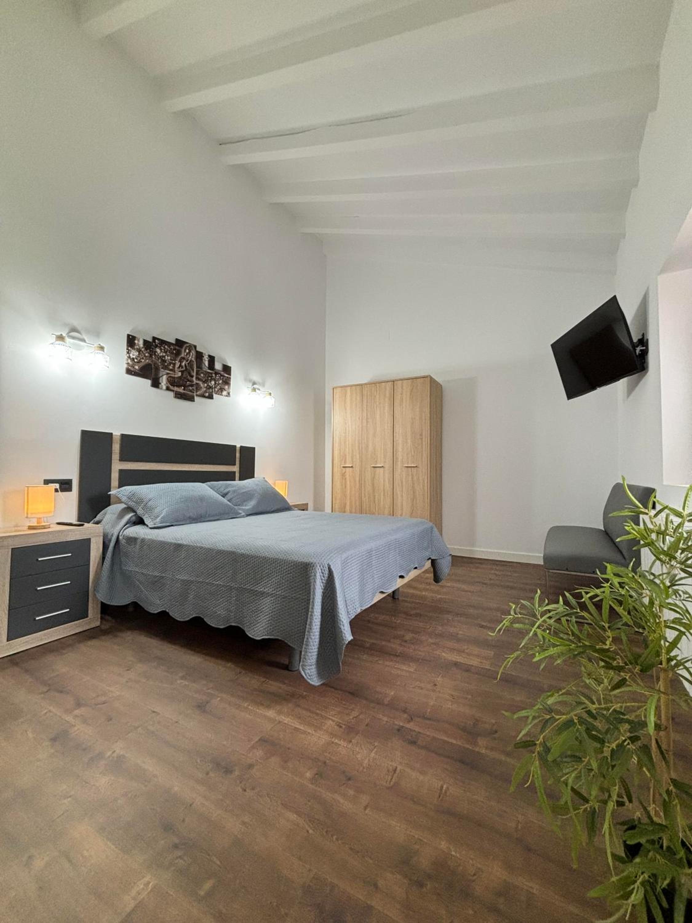 Deluxe Room - Photo 6