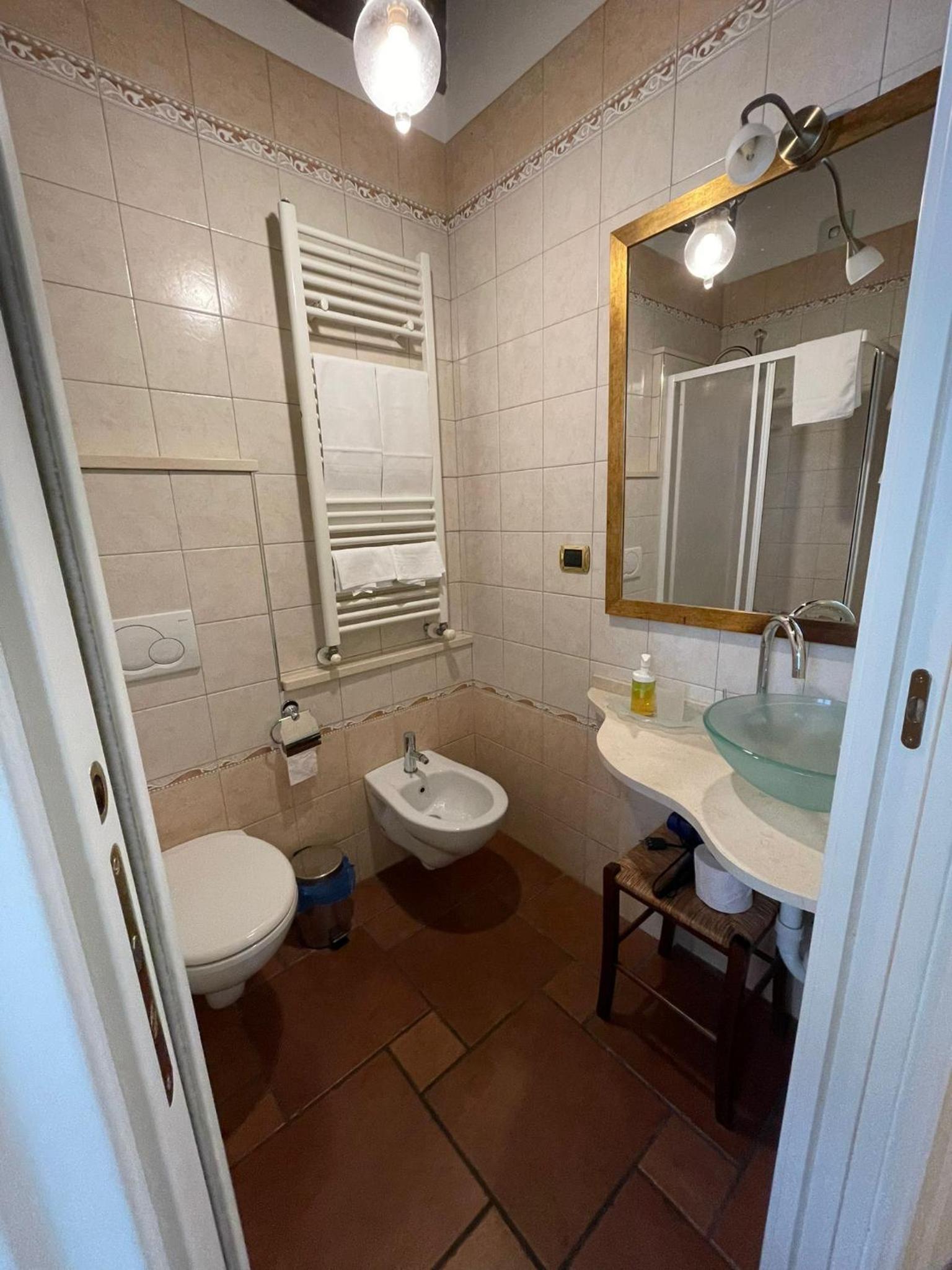 Standard Double Room - Photo 2