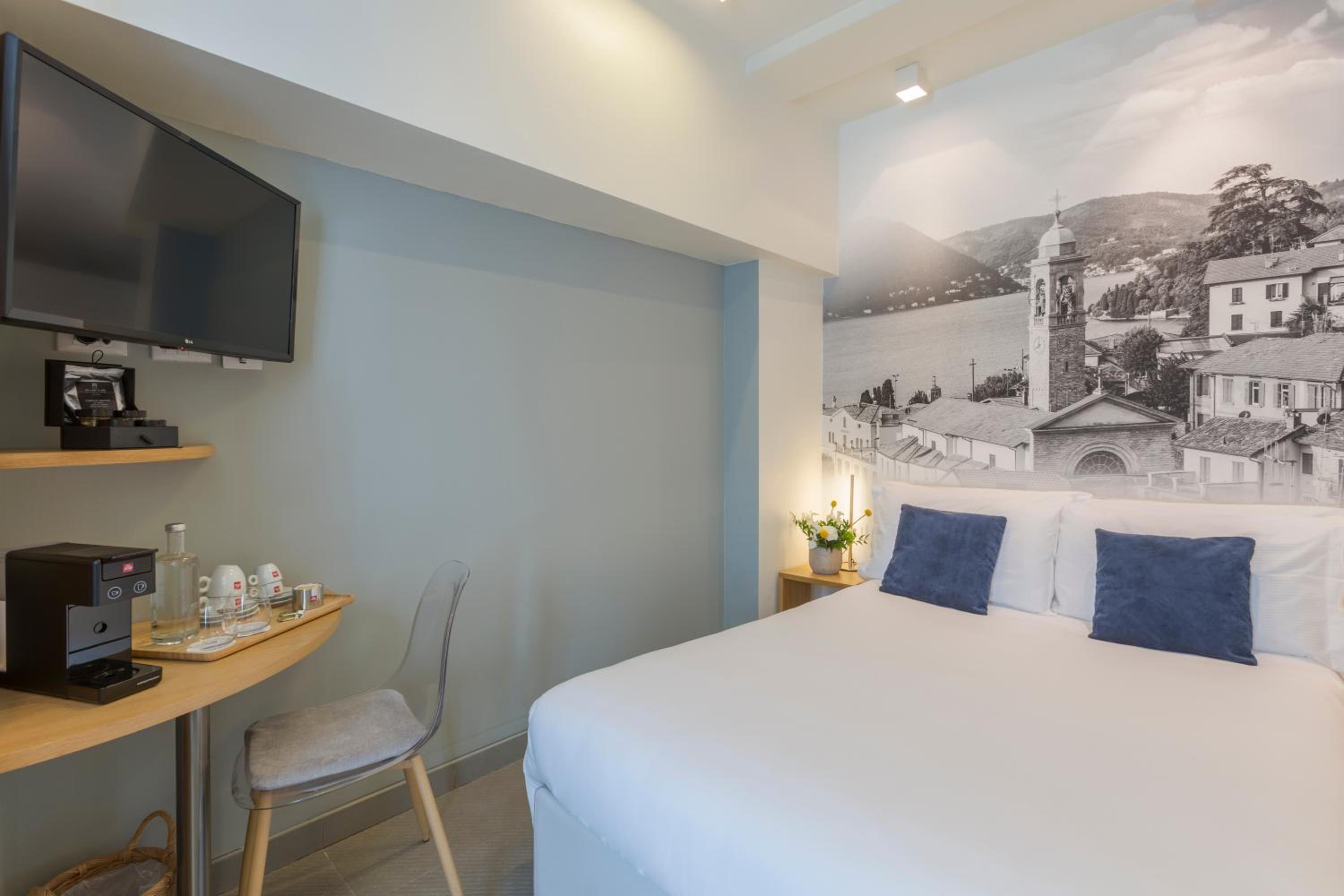 Standard Double Room thumbnail 6