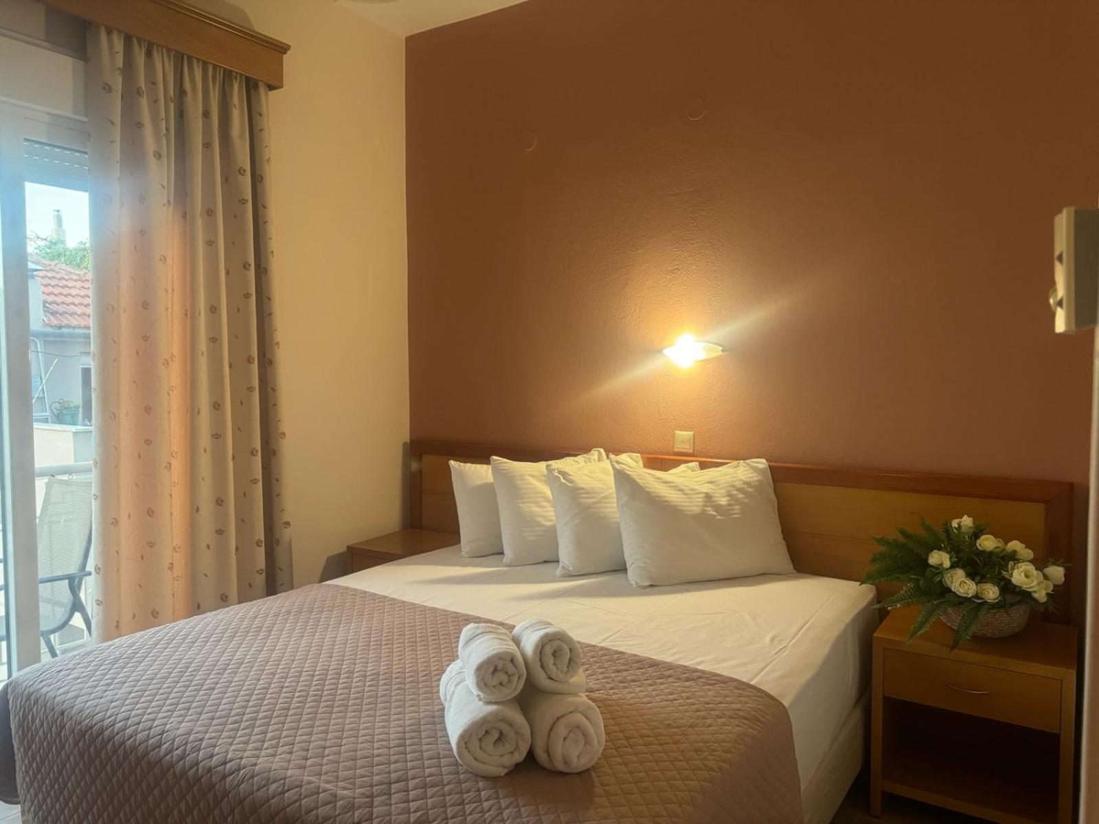 Double Room with Terrace - Photo 2