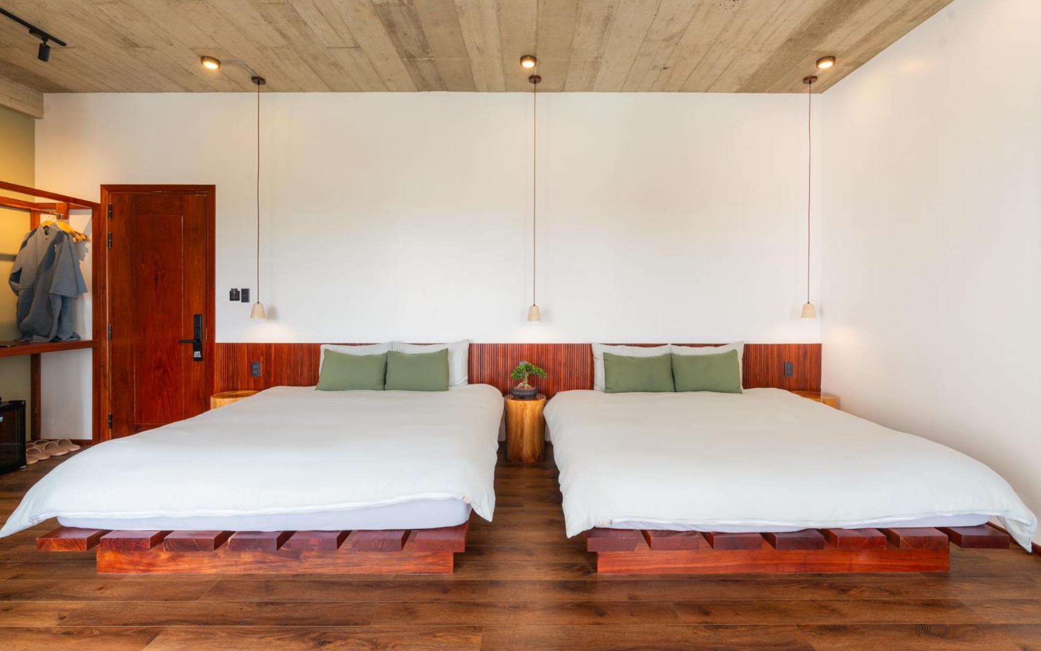 Quadruple Room with Balcony photo 3