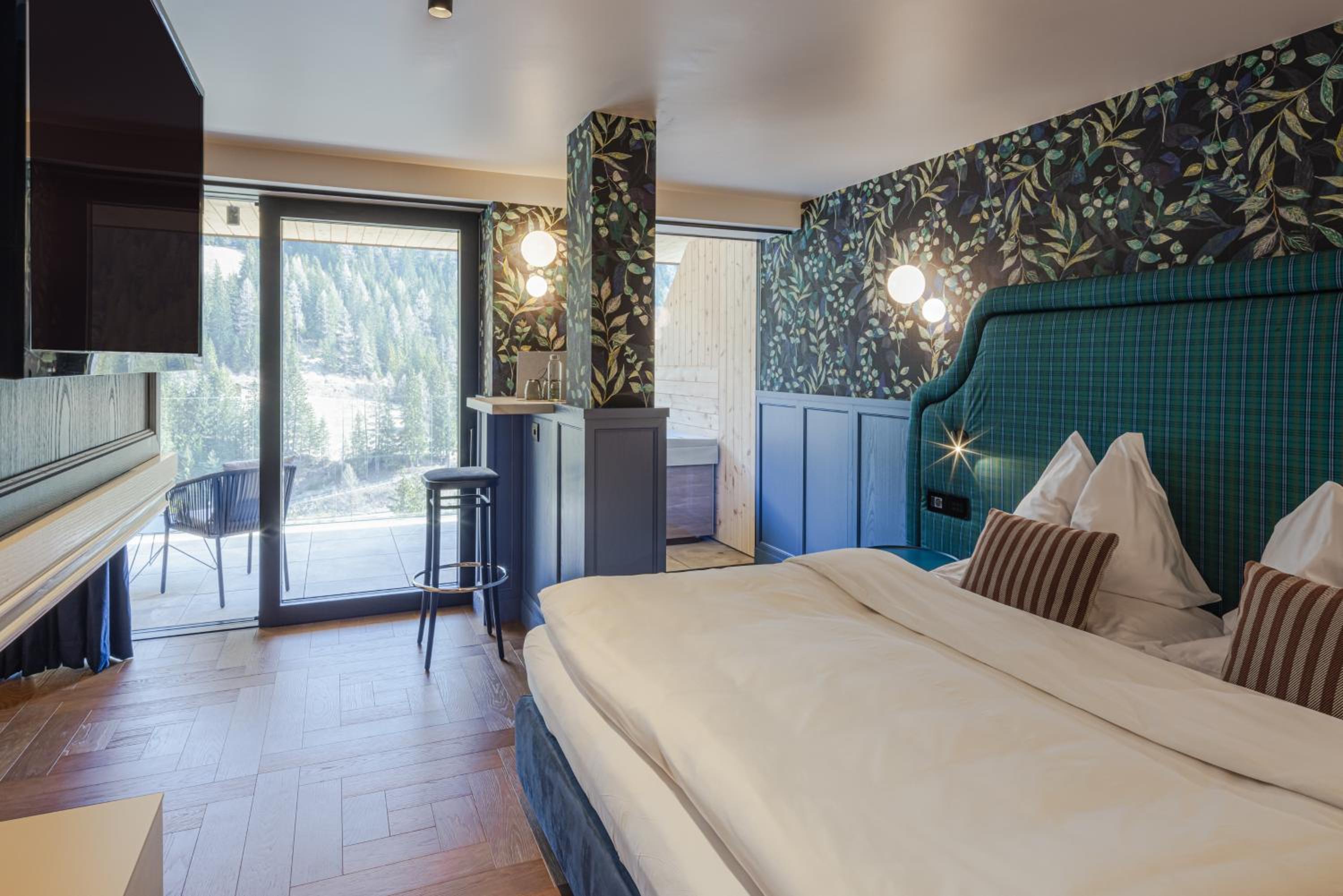 Suite with Hot Tub