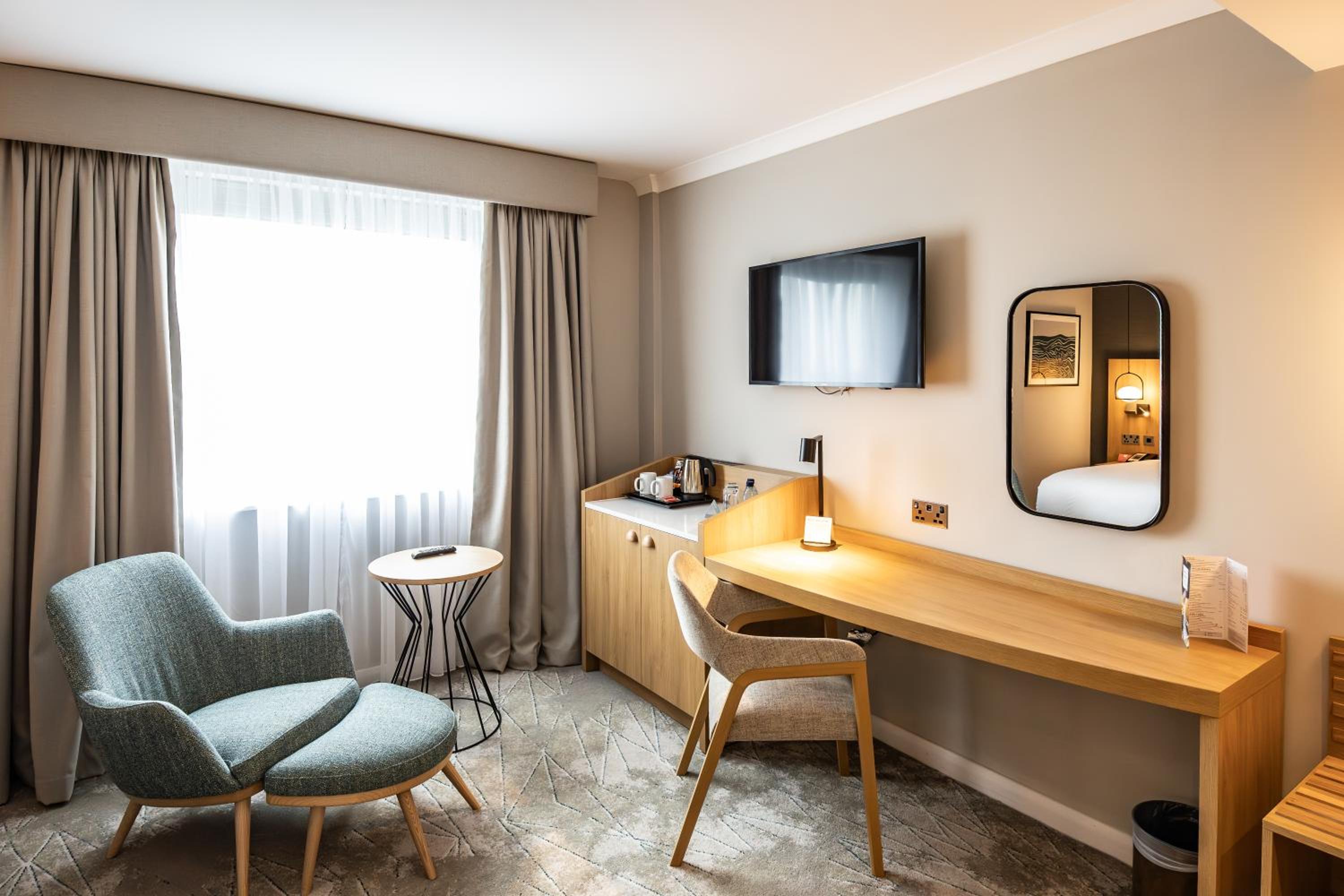 Premium King Room - Photo 2