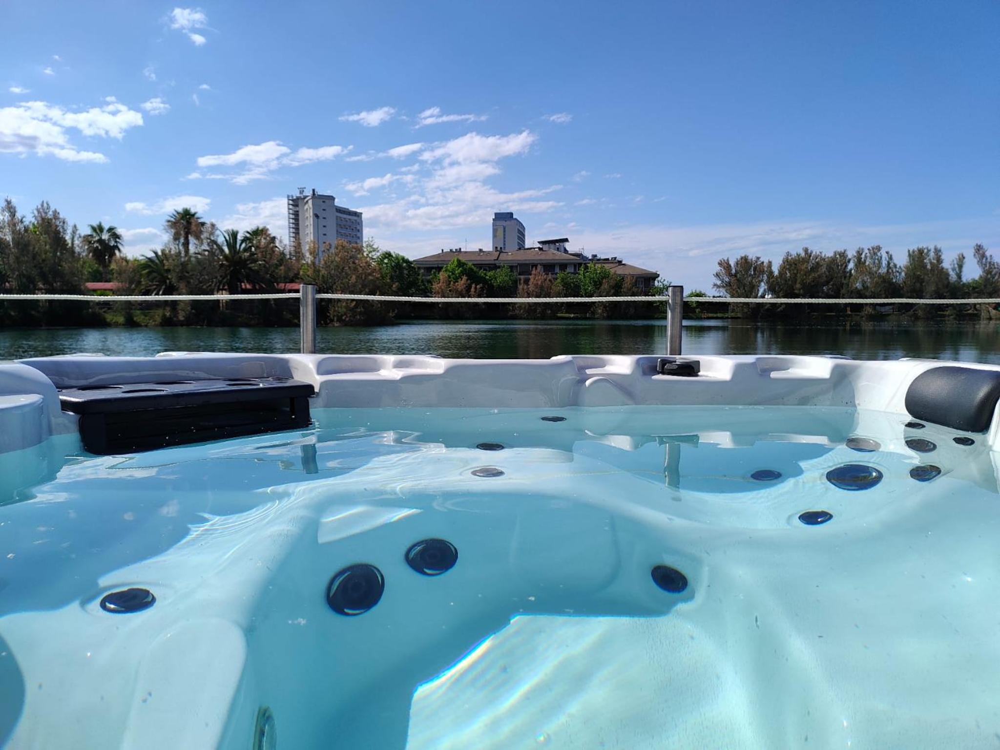 Suite with Hot Tub photo 1