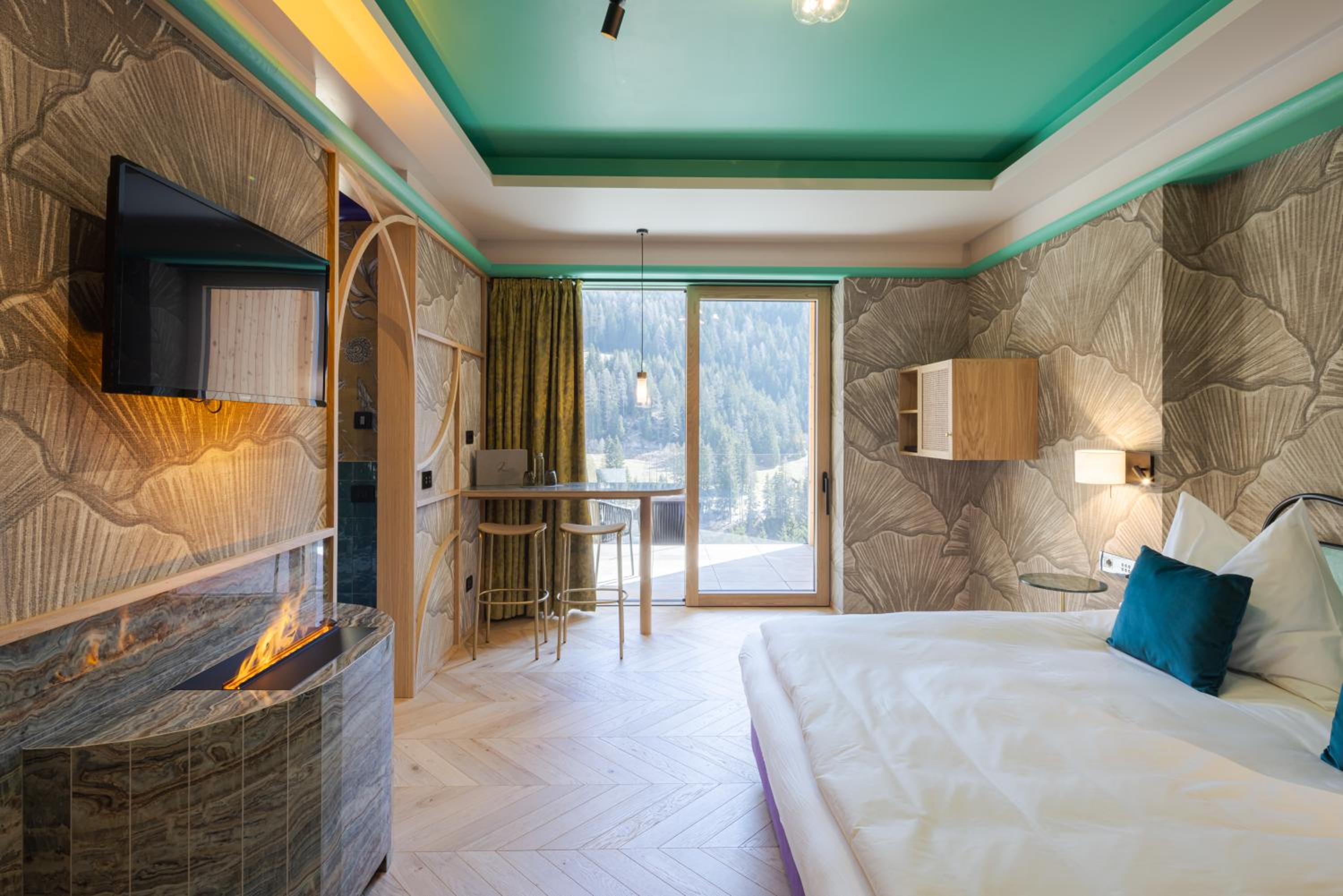 Suite with Hot Tub