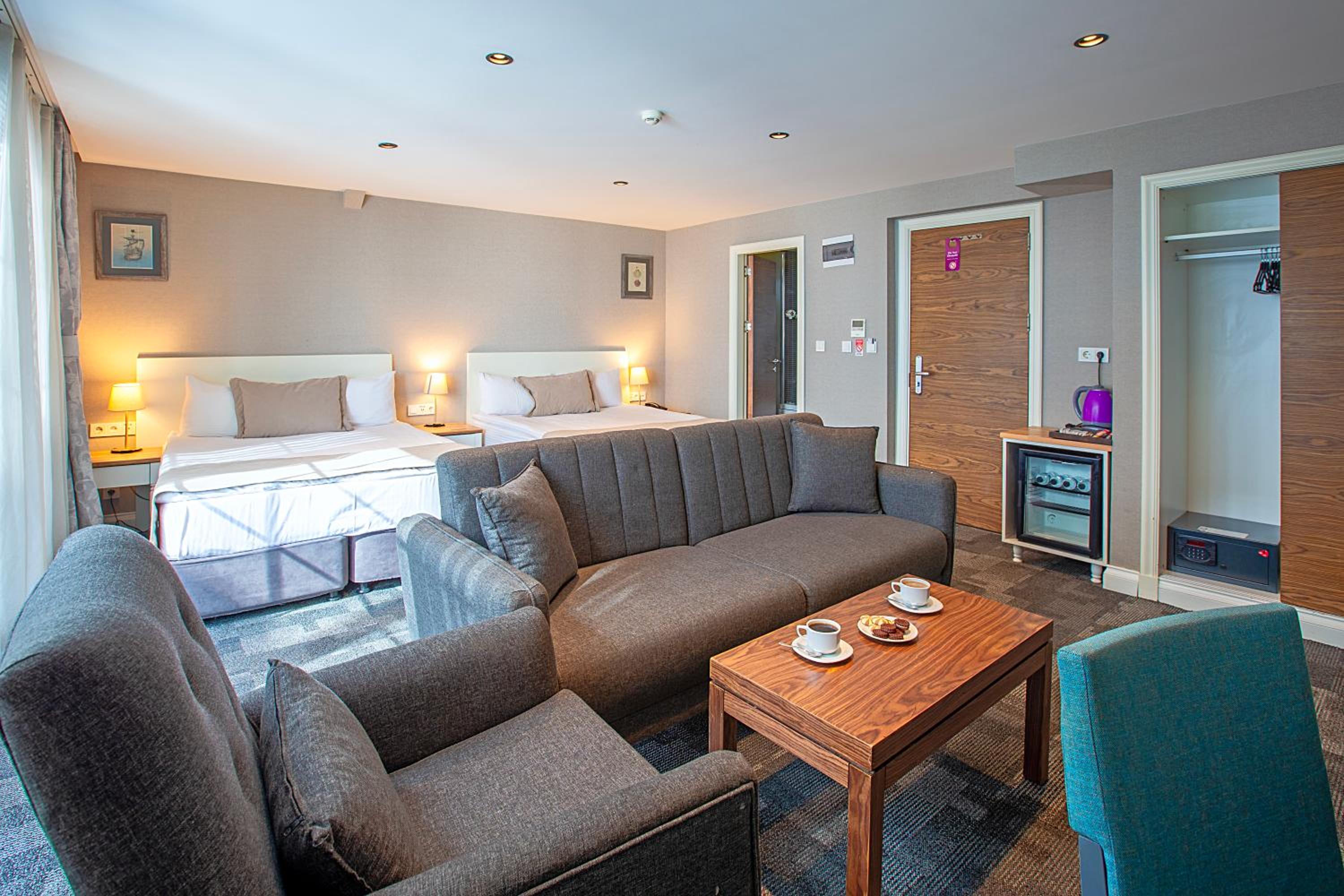 Suite with Balcony photo 3