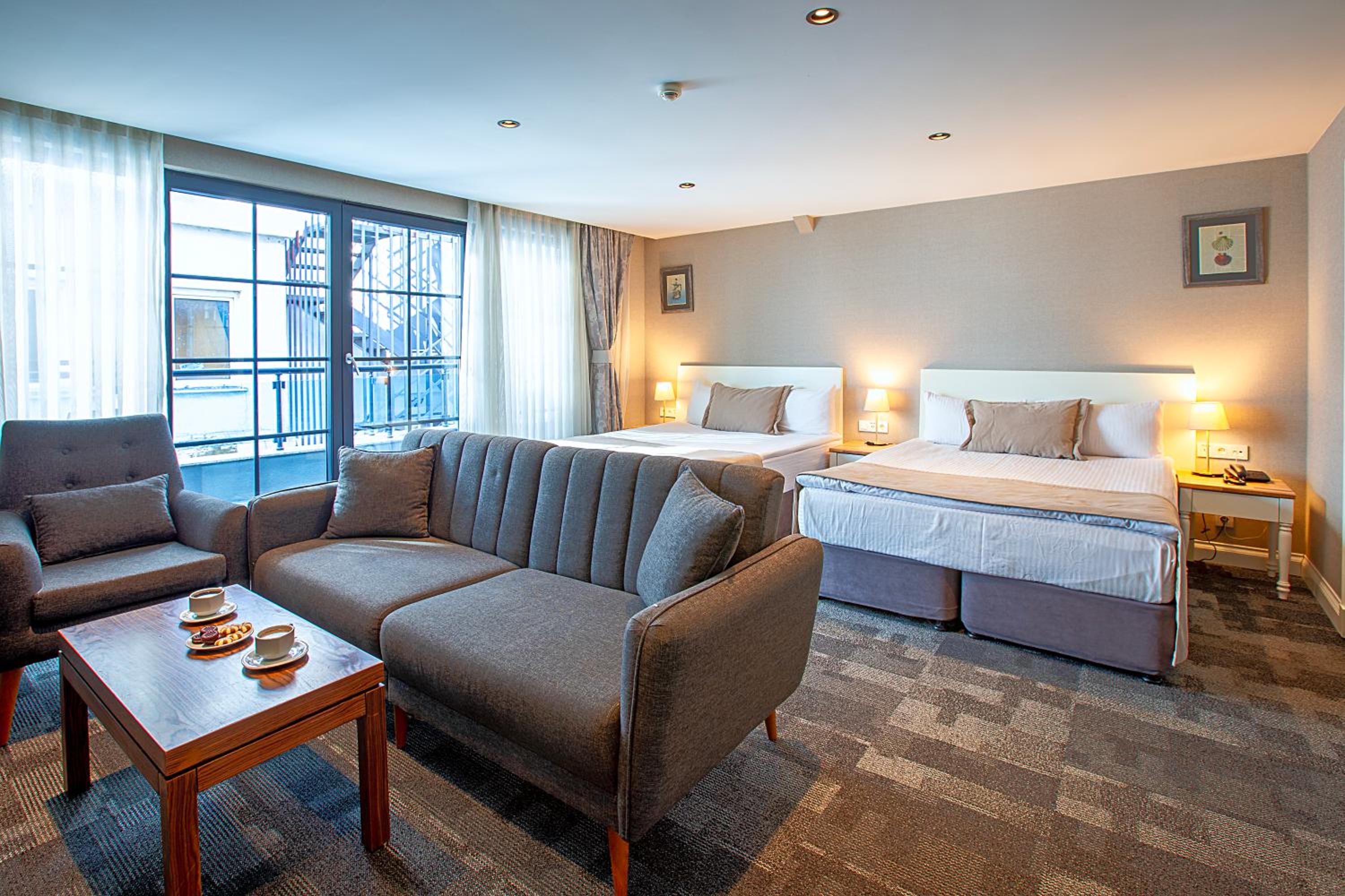 Suite with Balcony photo 1