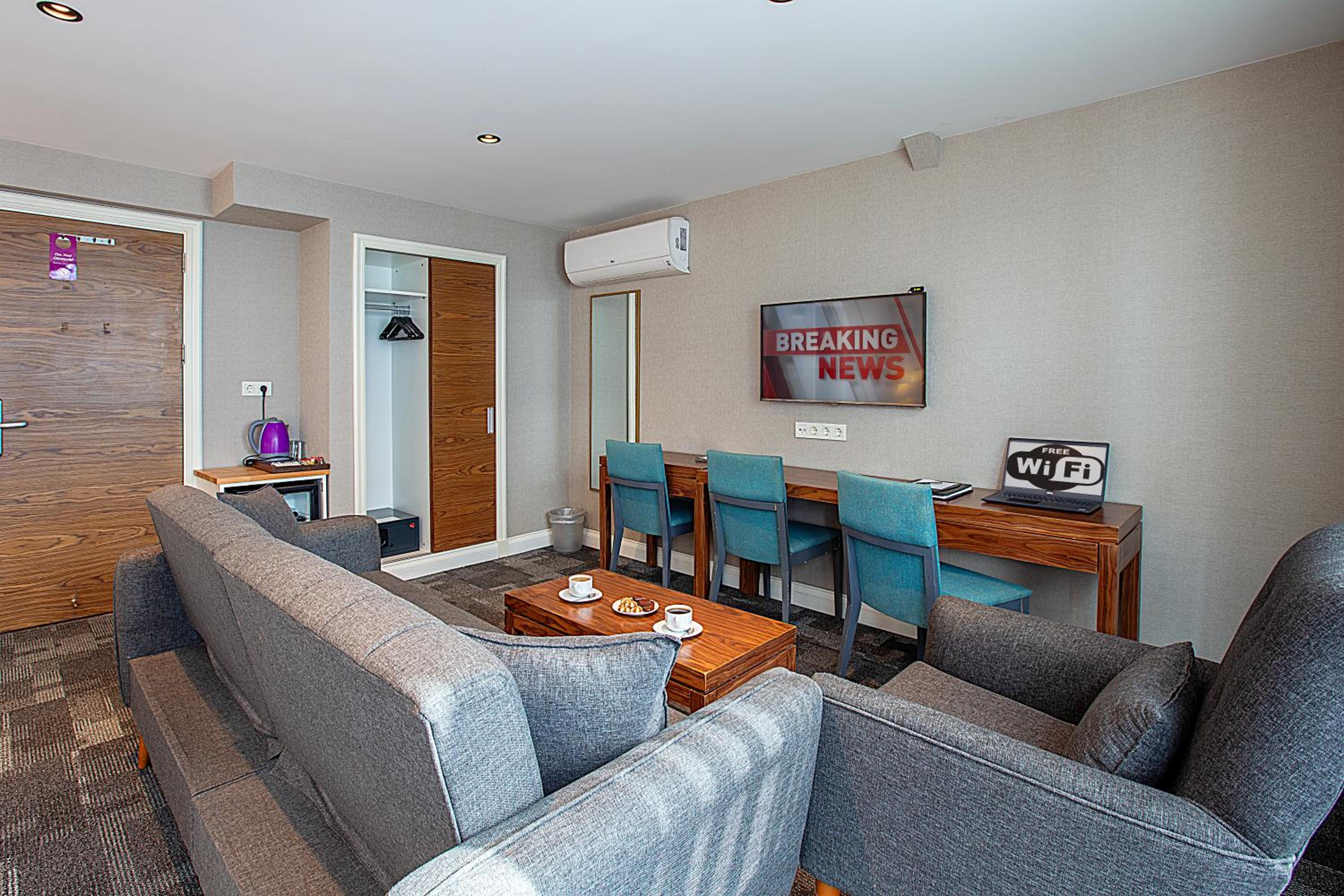Suite with Balcony photo 2