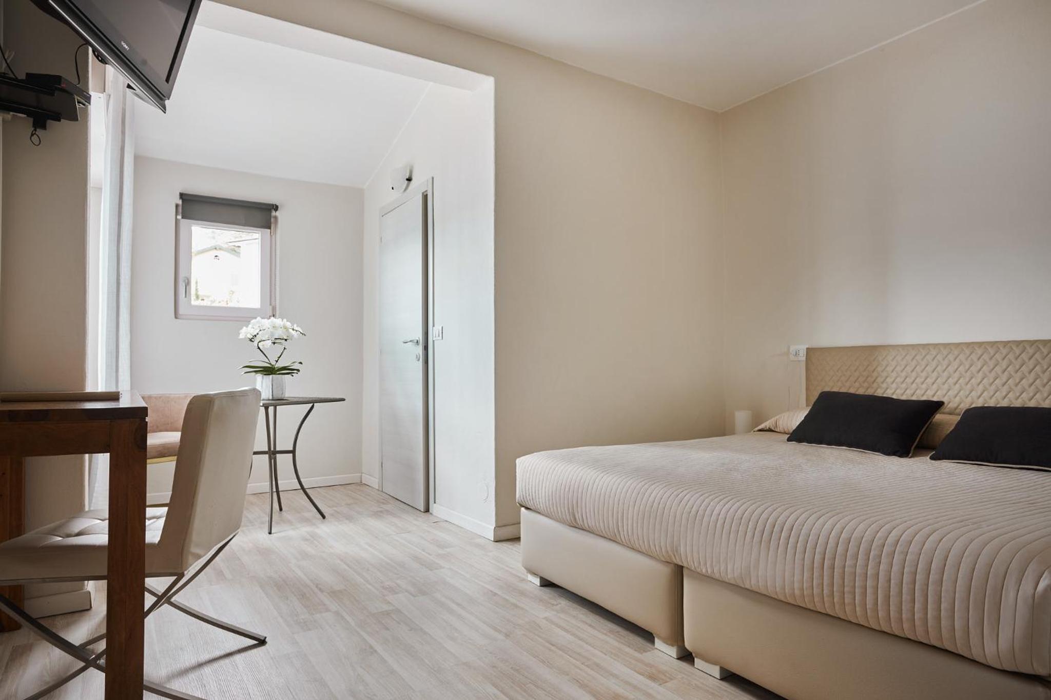 Economy Double Room with Partial Lake View